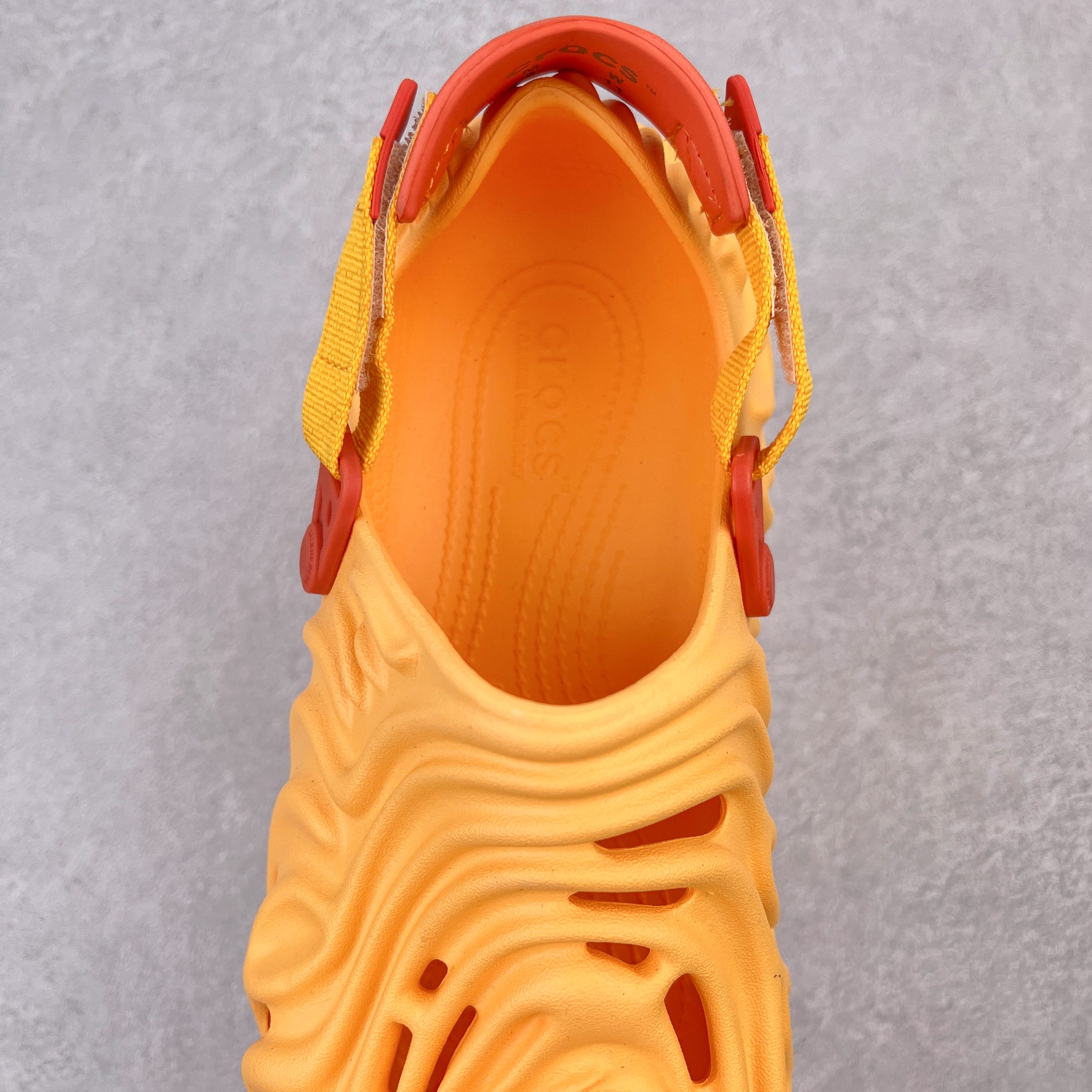  Salehe Bembury Crocs Pollex Clog Cucumber 黃色  卡骆驰指纹式 脊骨系列 夏日沙滩室内外穿搭休闲涉水洞洞鞋凉拖鞋  男女同款  