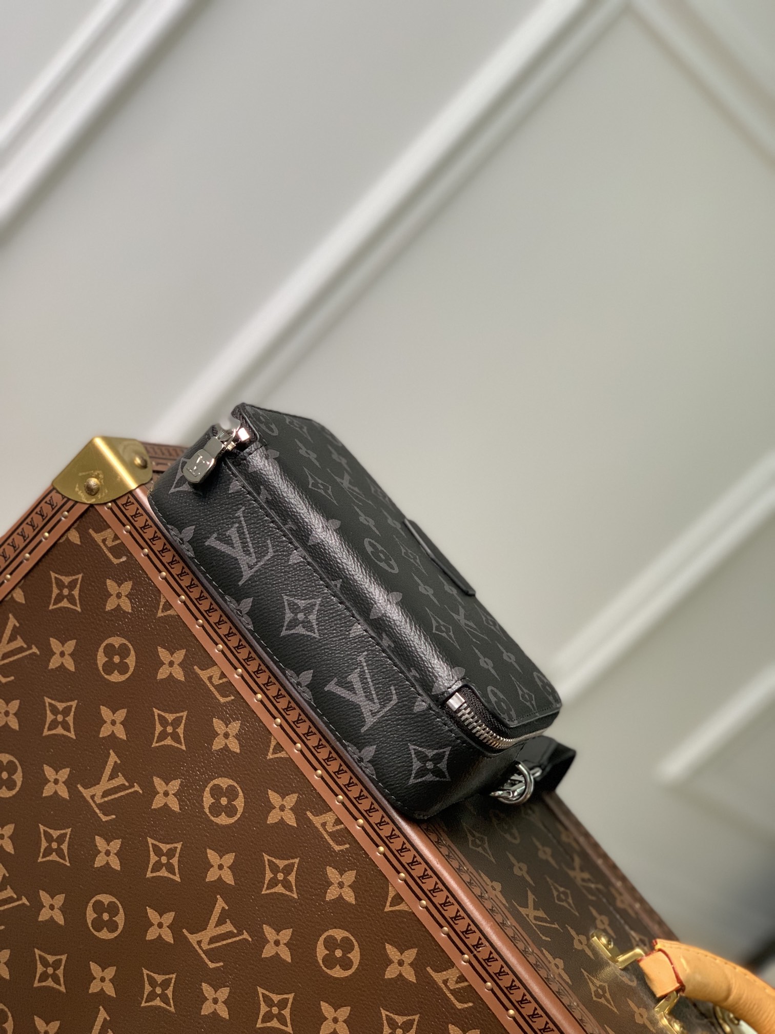 LOUIS VUITTON Alpha Wearable  经典 老花 可拆卸调节肩带 拉链   斜挎包  黑色 M81260