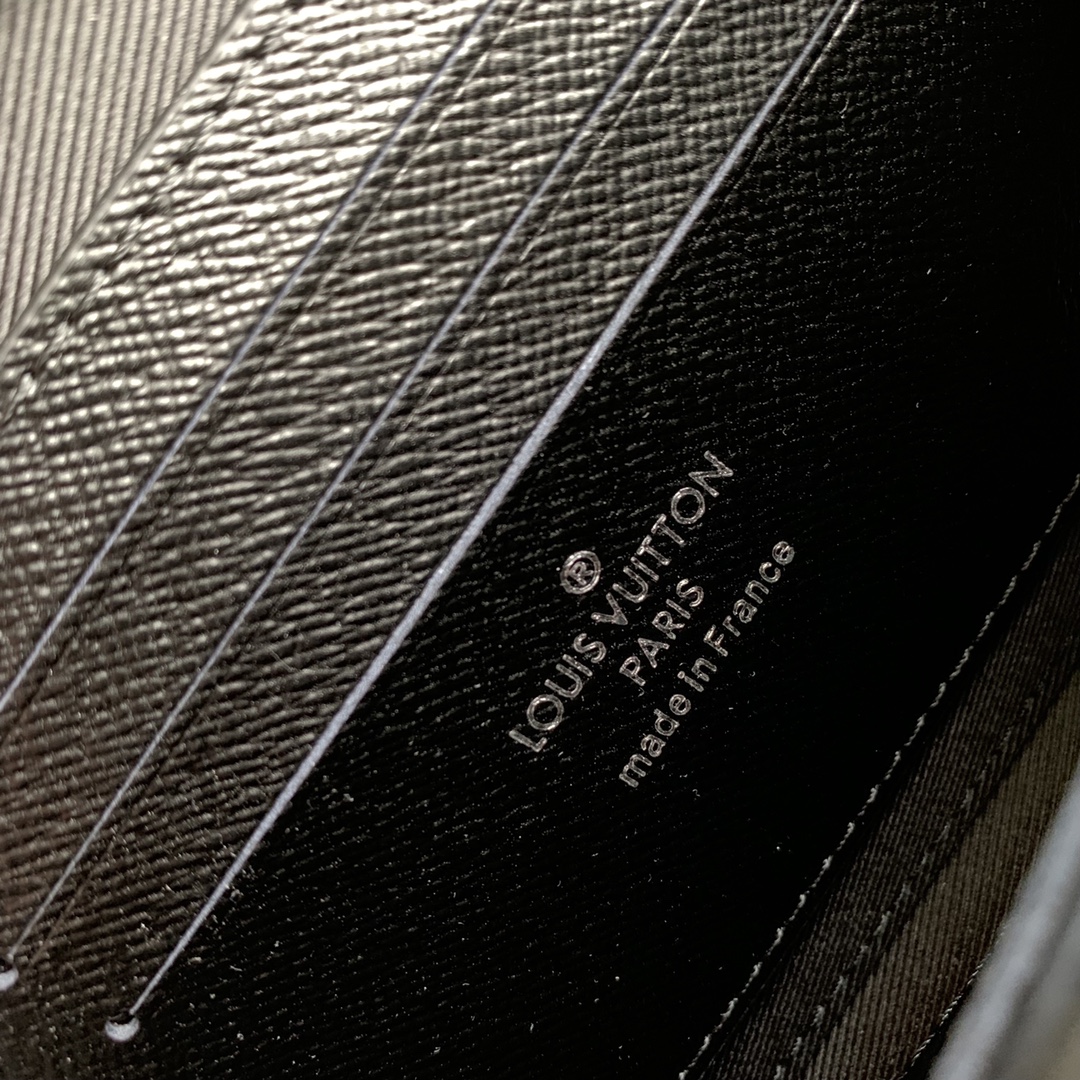 LOUIS VUITTON Alpha Wearable  经典 老花 可拆卸调节肩带 拉链   斜挎包  黑色 M81260