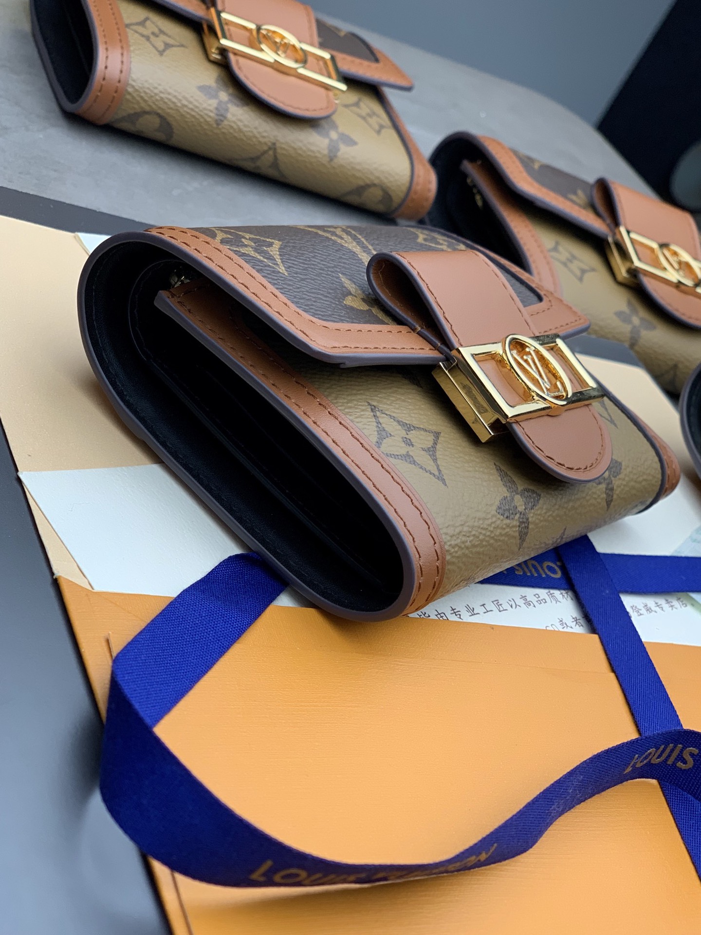 LOUIS VUITTON 路易威登 达芙妮！短款钱夹 Dauphine  经典老花压纹牛皮 钱夹 钱包 卡包 名片夹 女款 M68725