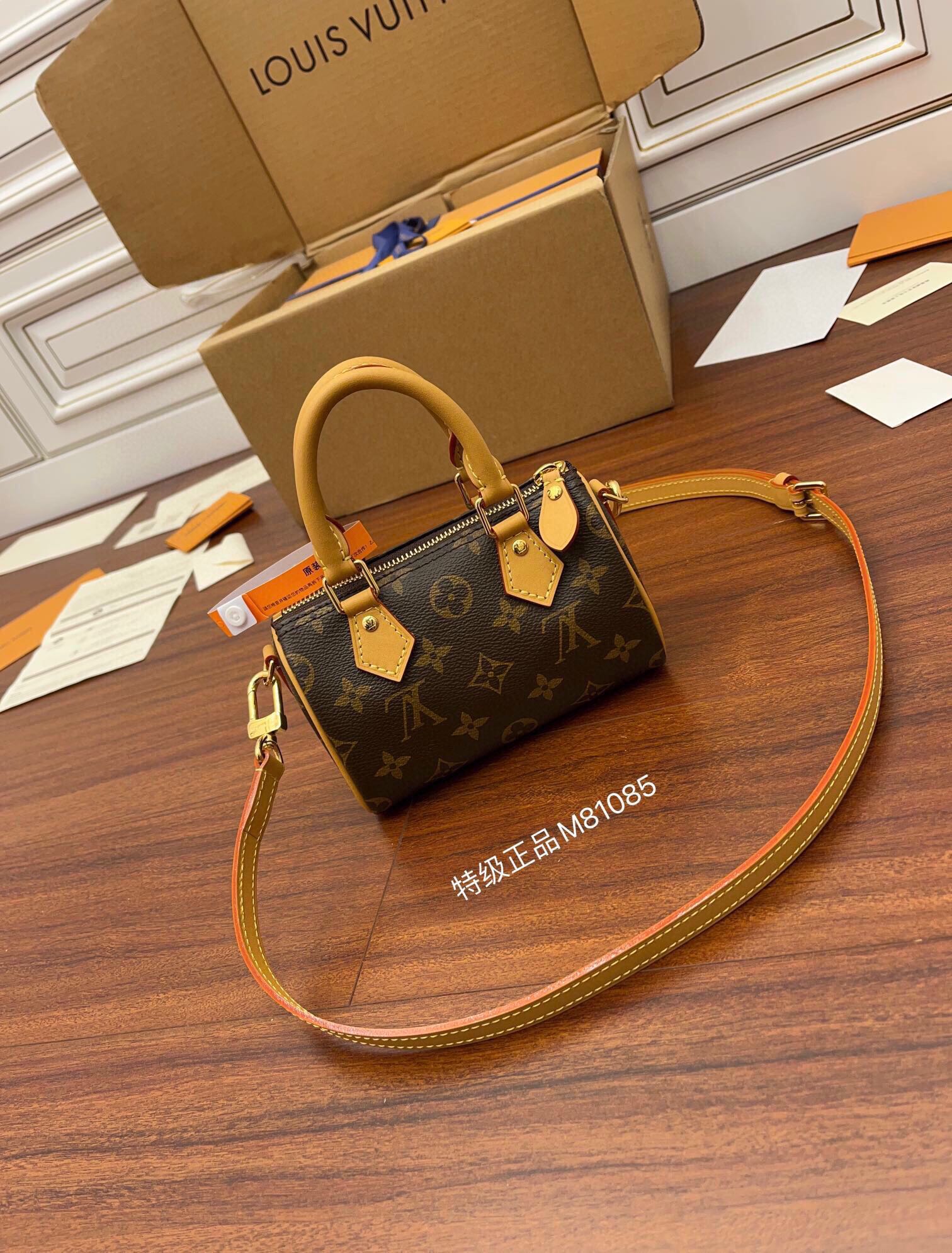 LOUIS VUITTON Speedy Nano 经典  老花 可拆卸调节肩带 拉链   斜挎包  女款 迷你 棕色 M81085