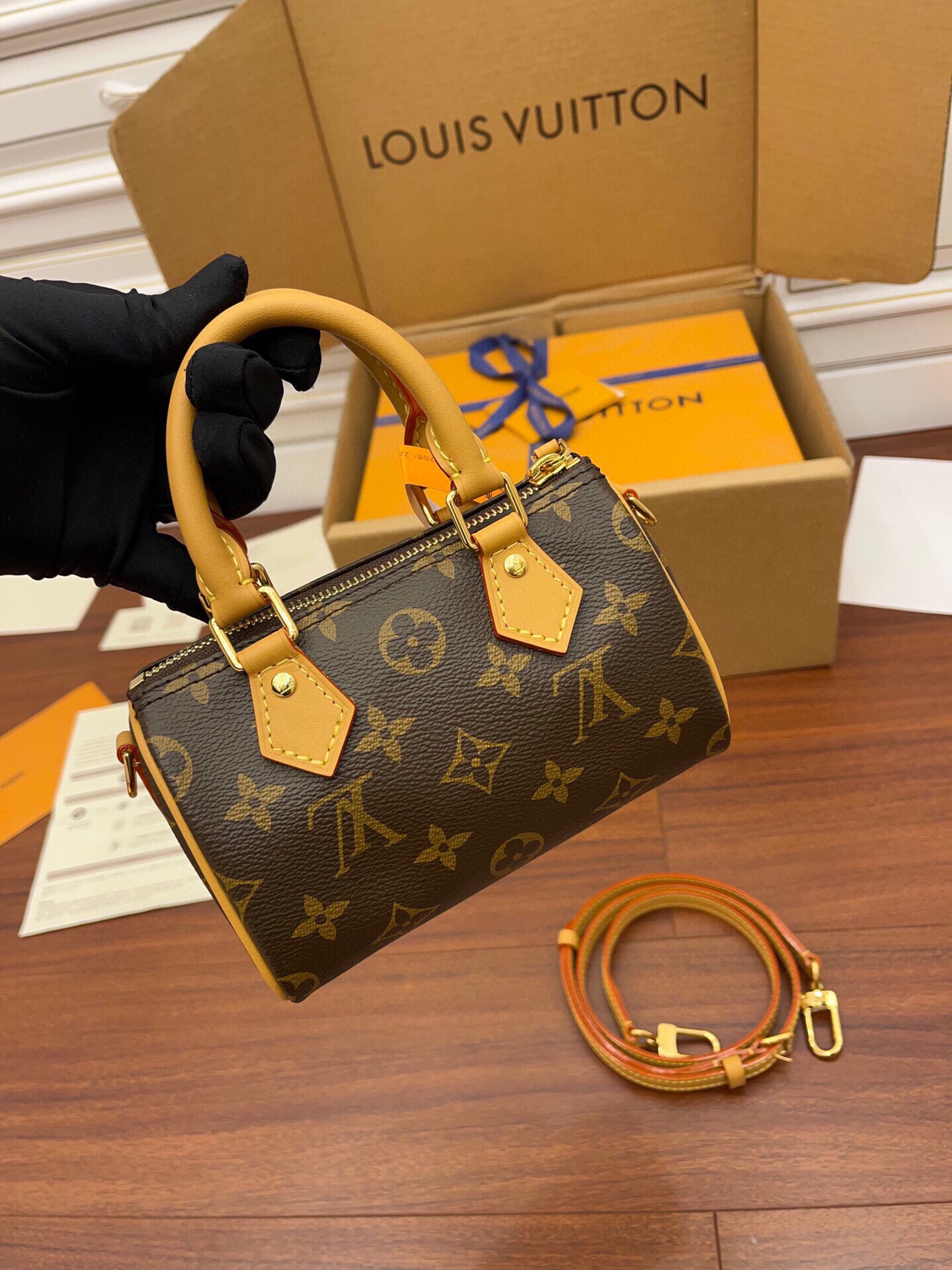 LOUIS VUITTON Speedy Nano 经典  老花 可拆卸调节肩带 拉链   斜挎包  女款 迷你 棕色 M81085