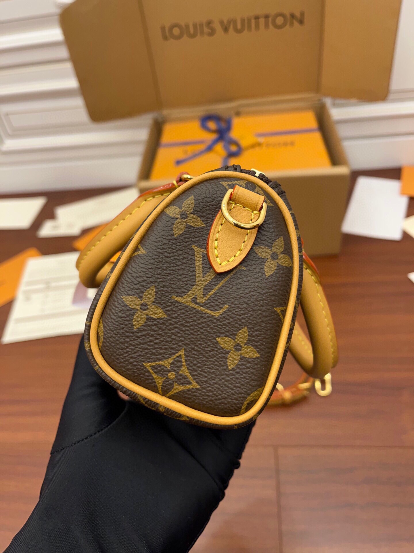 LOUIS VUITTON Speedy Nano 经典  老花 可拆卸调节肩带 拉链   斜挎包  女款 迷你 棕色 M81085