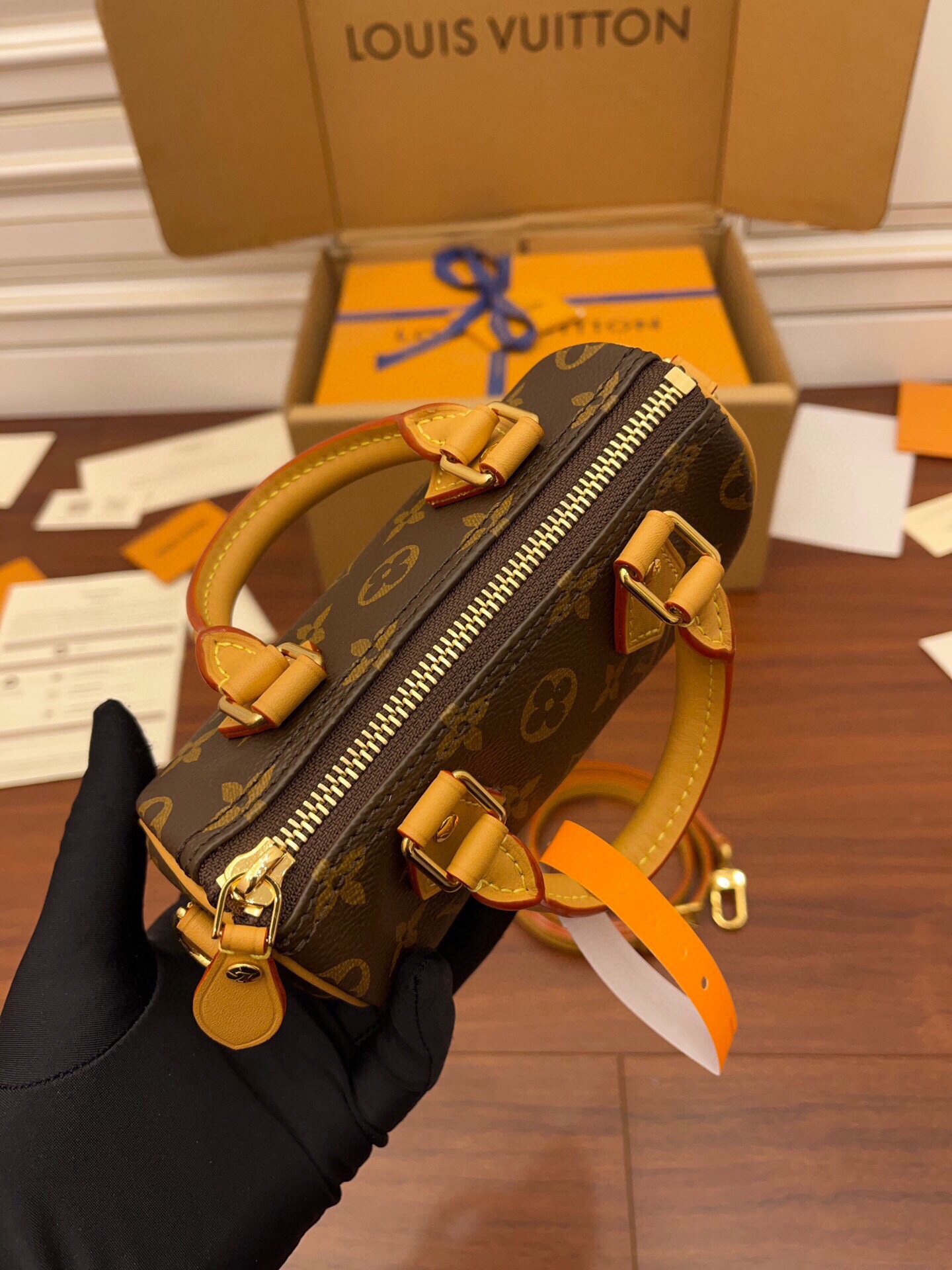 LOUIS VUITTON Speedy Nano 经典  老花 可拆卸调节肩带 拉链   斜挎包  女款 迷你 棕色 M81085