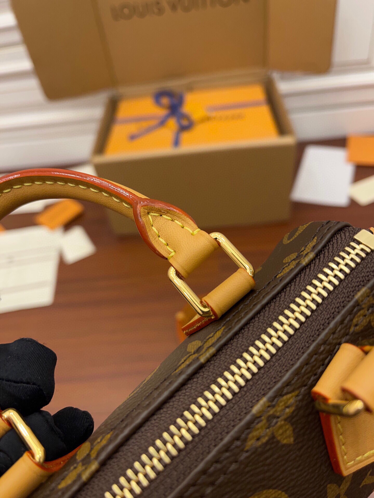 LOUIS VUITTON Speedy Nano 经典  老花 可拆卸调节肩带 拉链   斜挎包  女款 迷你 棕色 M81085