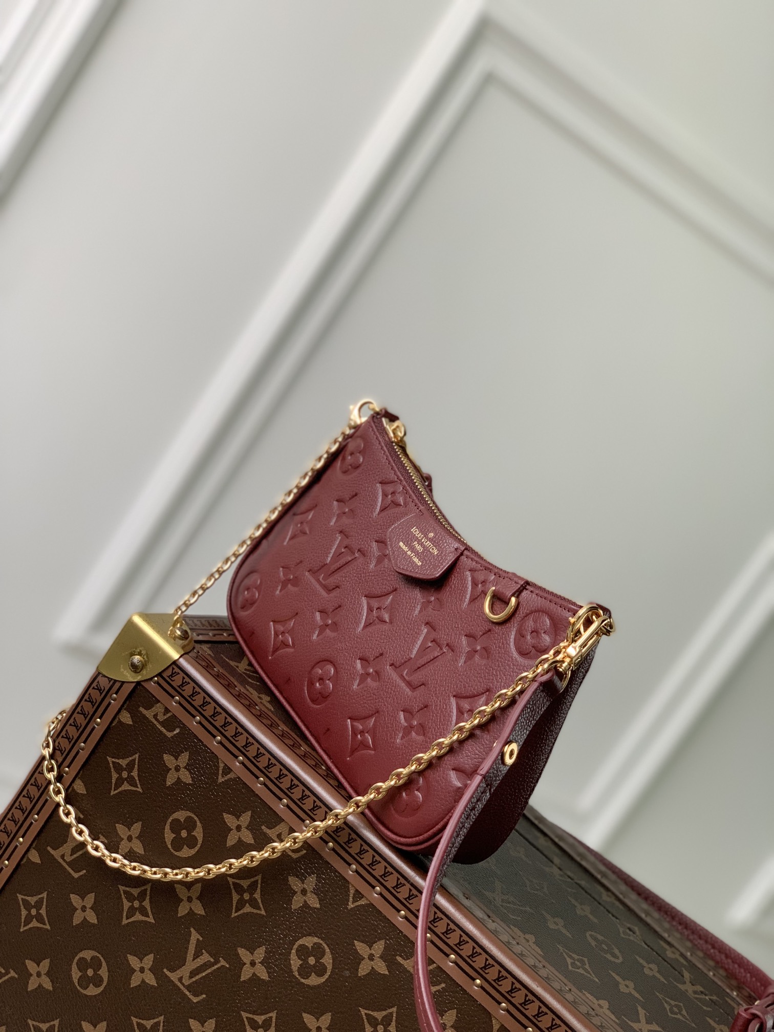 LOUIS VUITTON 路易威登 Easy Pouch On Strap 属件D形环拉链开合老花压纹牛皮革 斜挎包 单肩包 手提包 酒红色 M80349