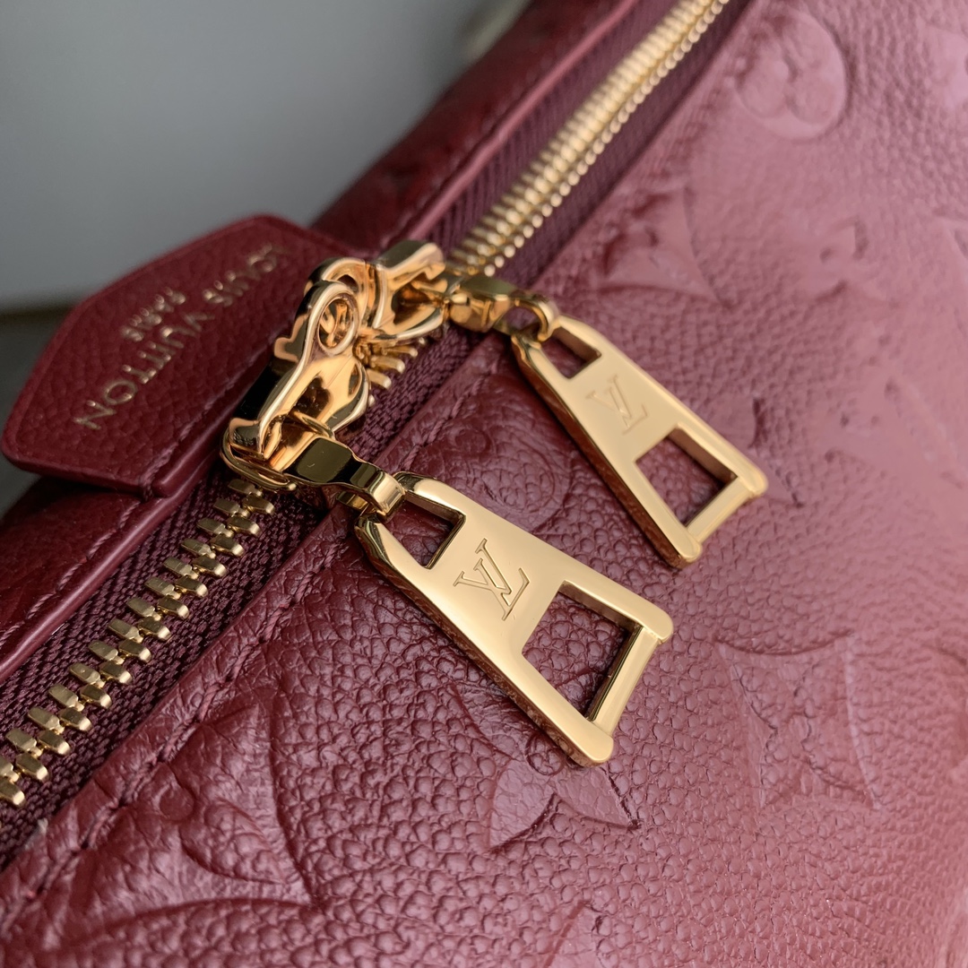 LOUIS VUITTON 路易威登 Sac Sport 拉链开合压花柔软粒面牛皮 斜挎包 单肩包 手提包 酒红色 M46610