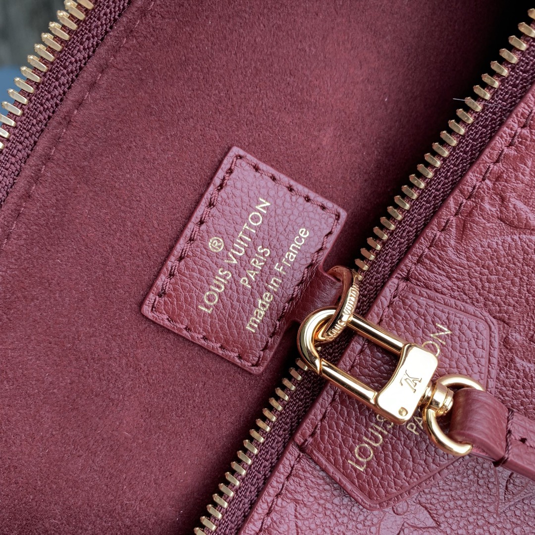 LOUIS VUITTON 路易威登 Sac Sport 拉链开合压花柔软粒面牛皮 斜挎包 单肩包 手提包 酒红色 M46610