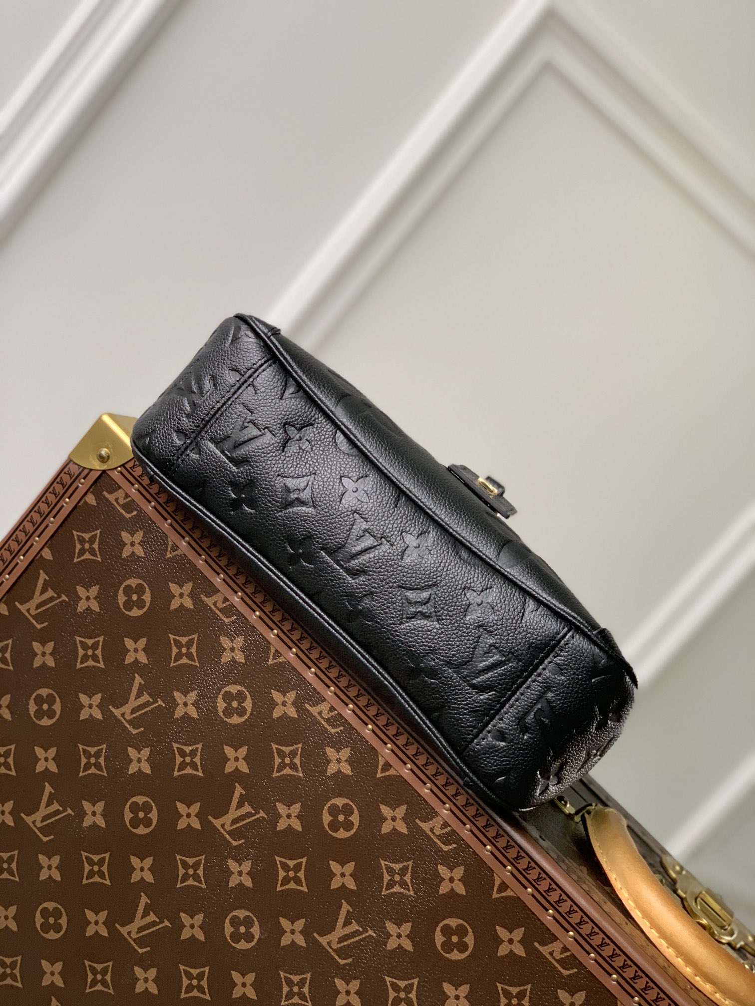LOUIS VUITTON 路易威登 Trianon PM 压花图案 可调节肩带牛皮革 斜挎包 单肩包 手提包 黑色 M46488