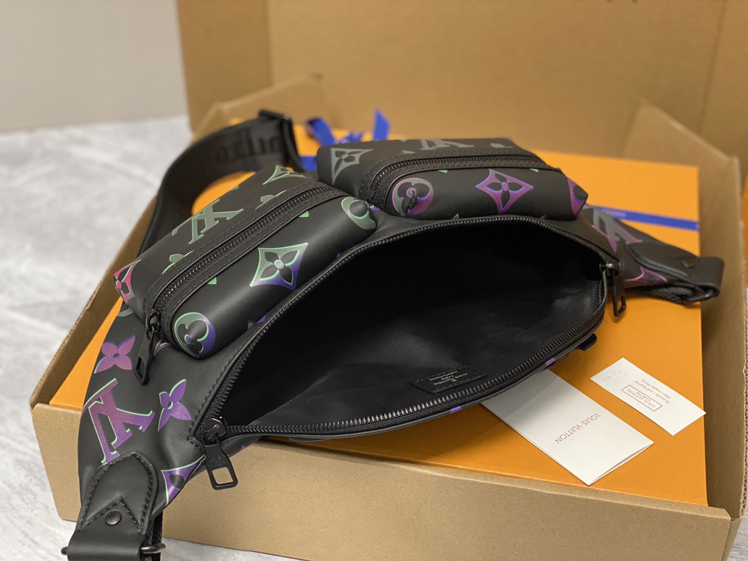 LOUIS VUITTON 路易威登 Comet Bumbag   斜挎包 单肩包 手提包 腰包 多色渐变  M22494