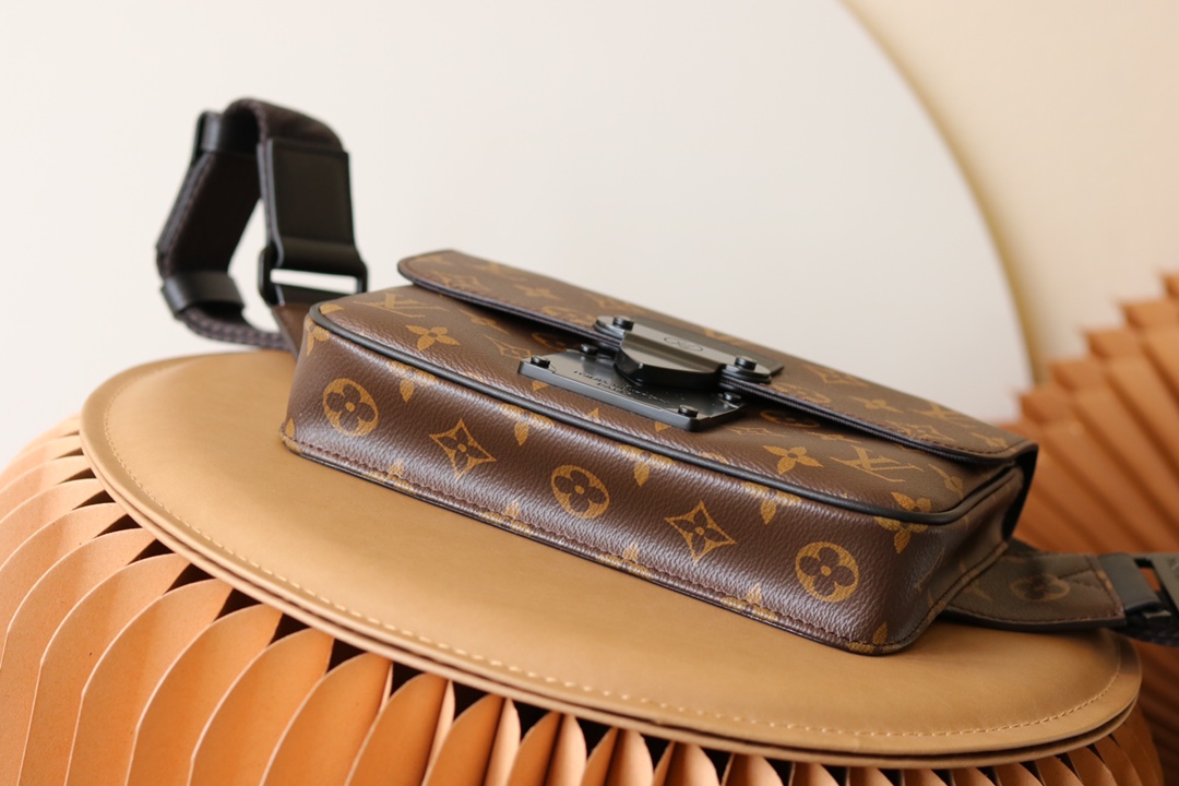 LOUIS VUITTON 路易威登  S Lock Sling    经典老花S型磁吸锁扣 斜挎包 单肩包 手提包 腰包   棕色 M45807