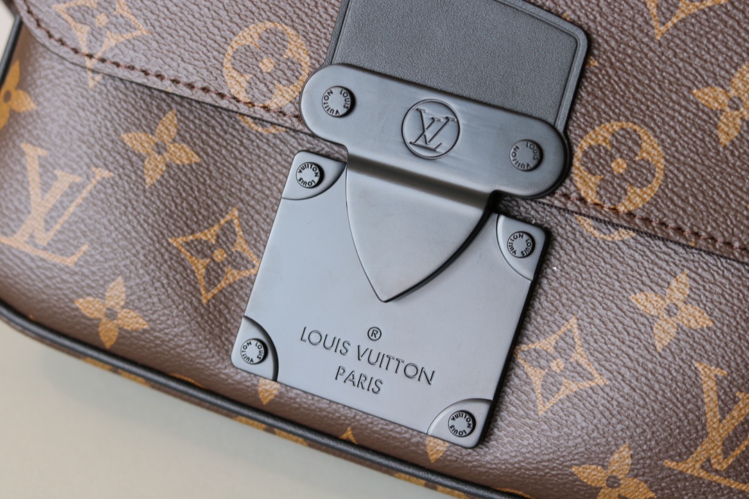 LOUIS VUITTON 路易威登  S Lock Sling    经典老花S型磁吸锁扣 斜挎包 单肩包 手提包 腰包   棕色 M45807