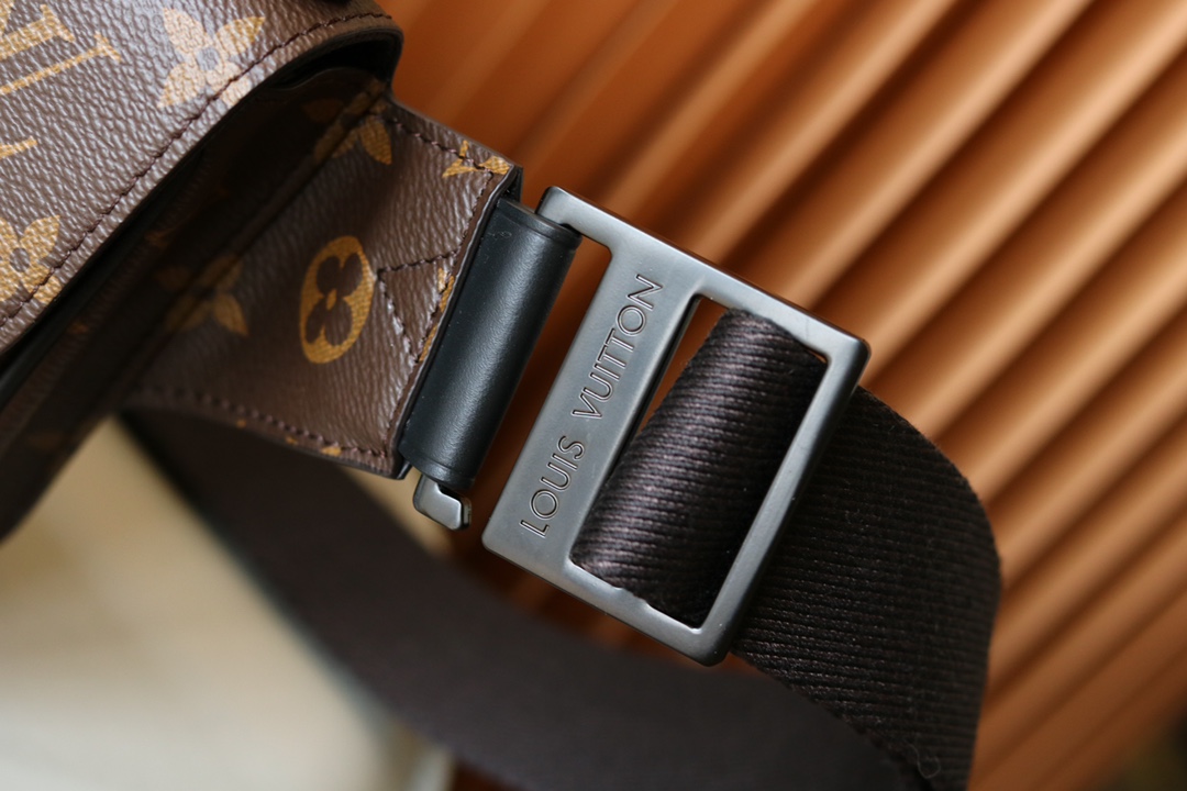 LOUIS VUITTON 路易威登  S Lock Sling    经典老花S型磁吸锁扣 斜挎包 单肩包 手提包 腰包   棕色 M45807