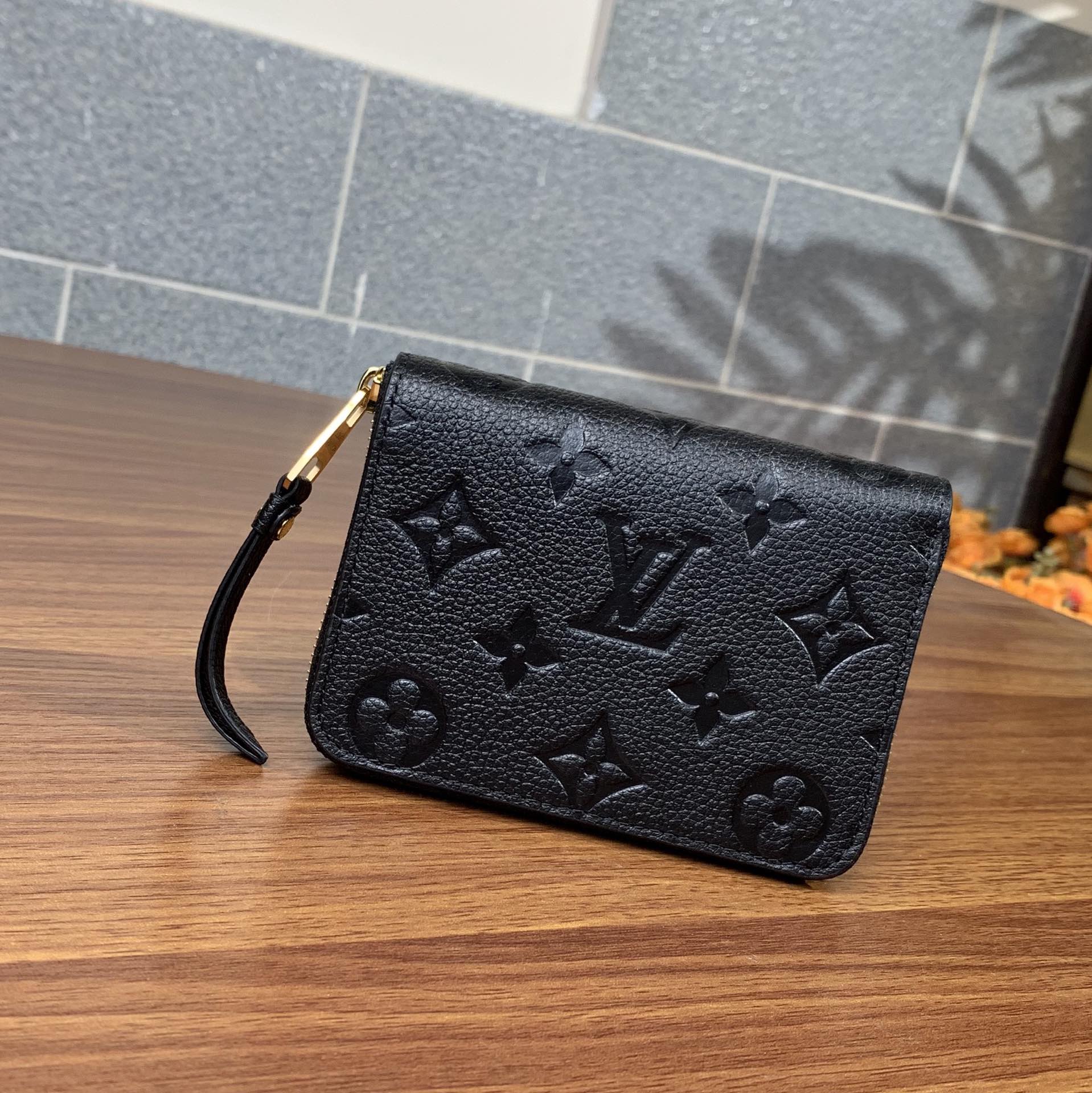  LOUIS VUITTON Zippy 路易威登  拉链零钱包 小牛皮经典老花压印 口袋 钱夹 钱包 男女同款 黑色 M60574