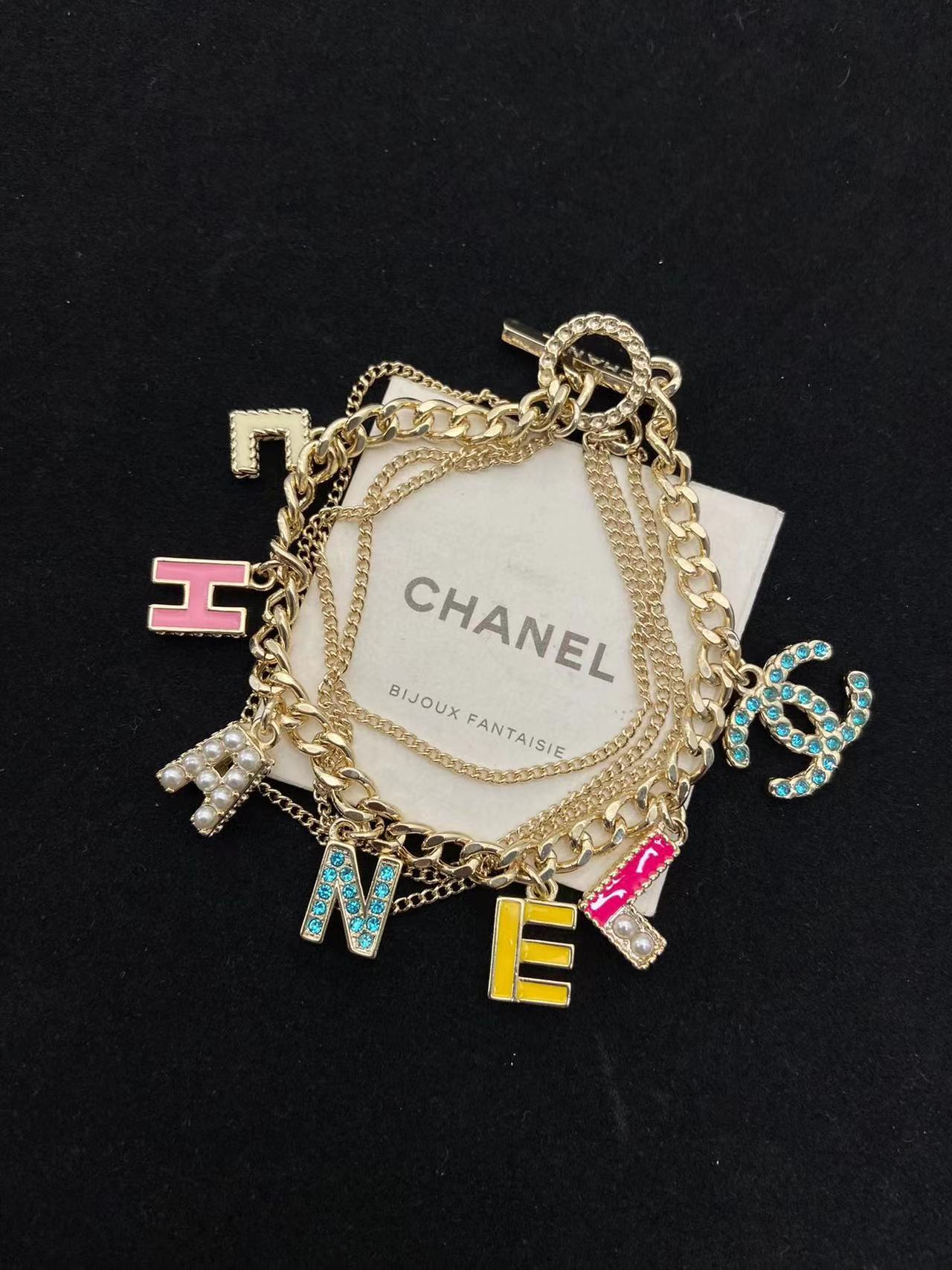 CHANE1 アルファベットカラー マルチレイヤー ブレスレット【 50％割引+送料無料】