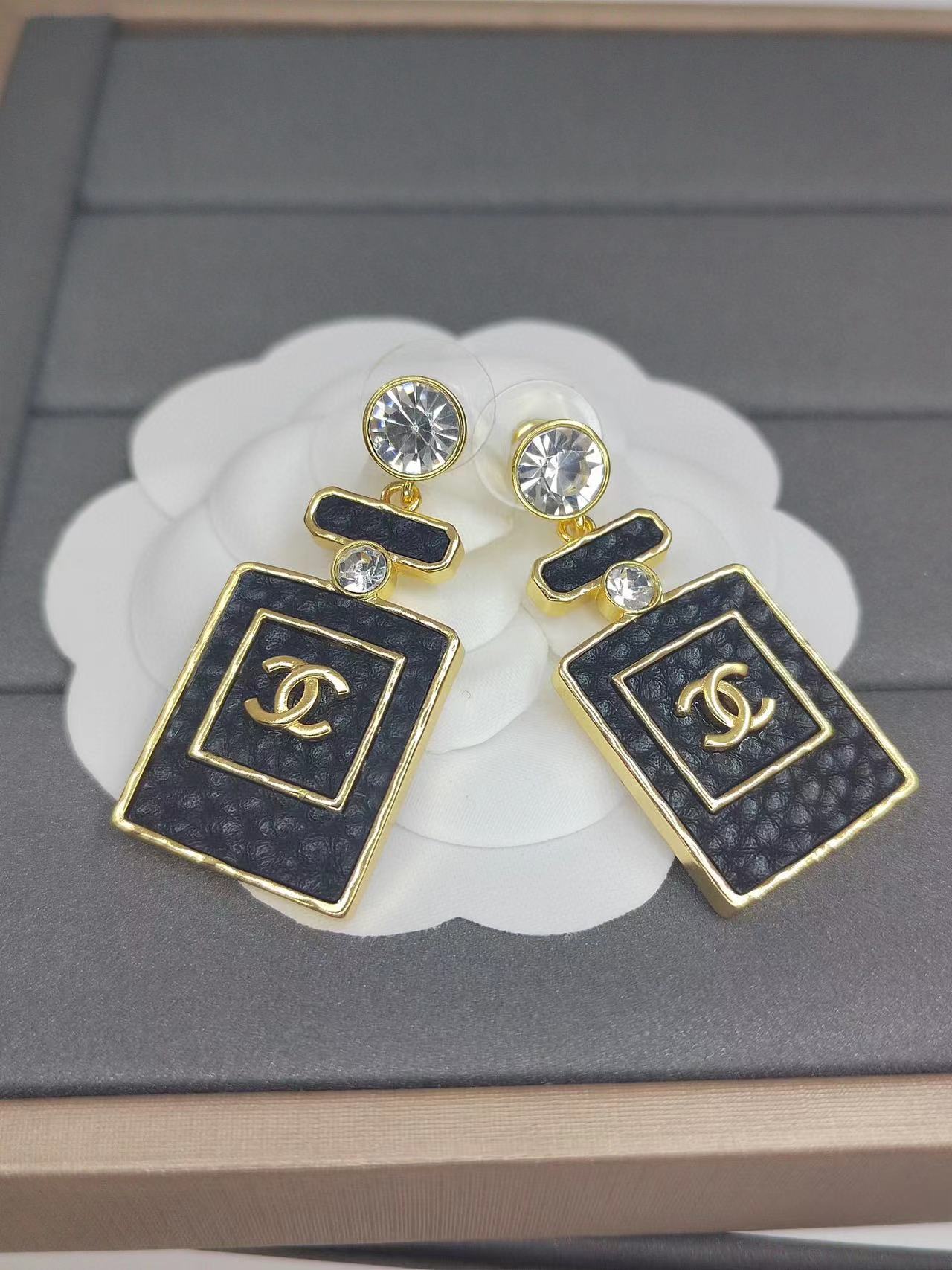 CHANE1 ダブル C シープスキン ダイヤモンド パフューム ボトル ピアス【 50％割引+送料無料】