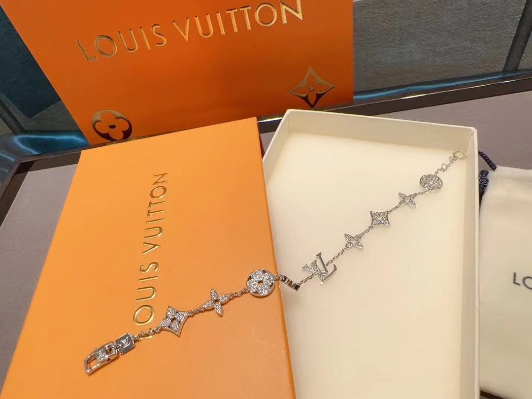 LV 四つ葉のクローバー ダイヤモンド ブレスレット【50％割引+送料無料】