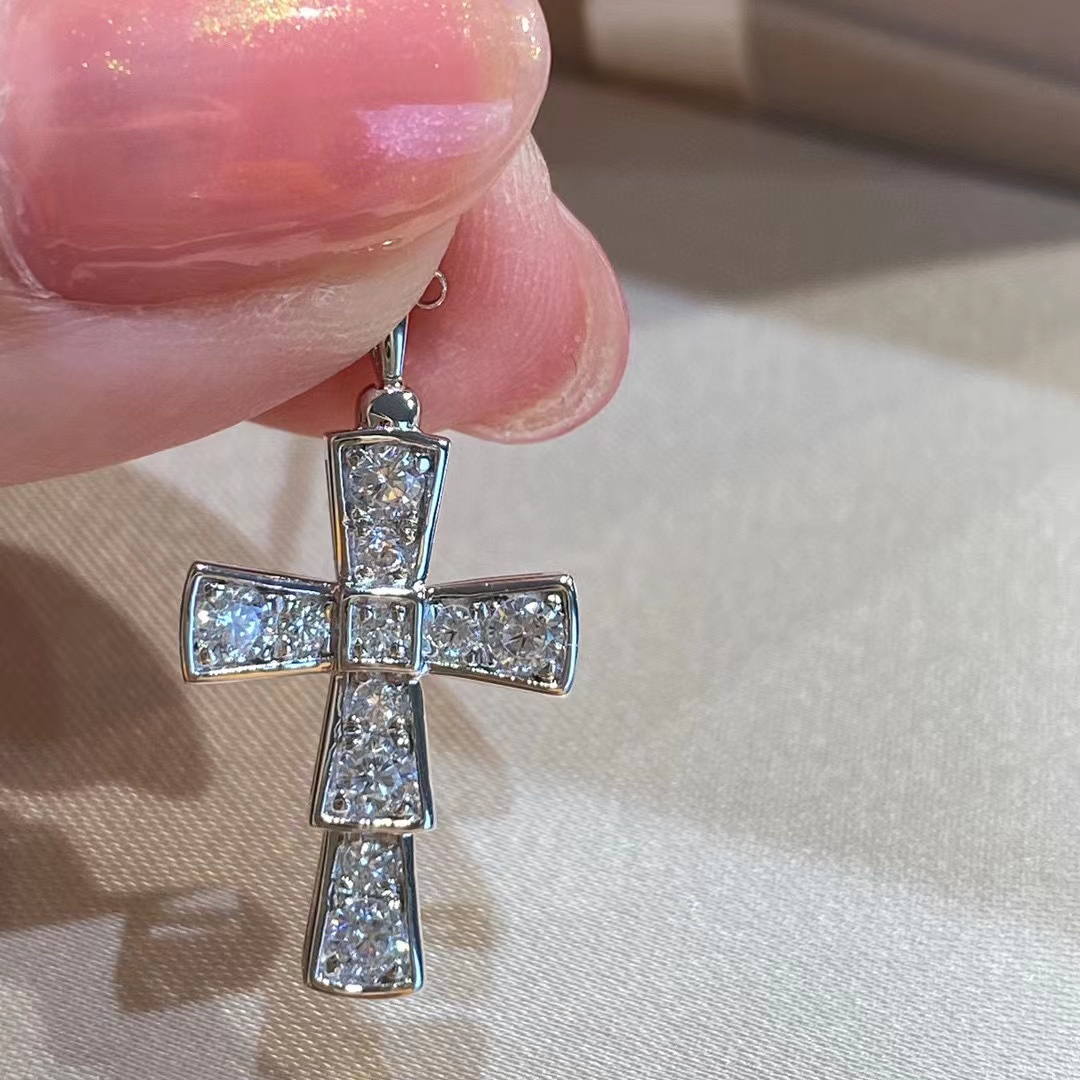 BVLGAR1ヘビ骨クロスネックレス【50％割引+送料無料】