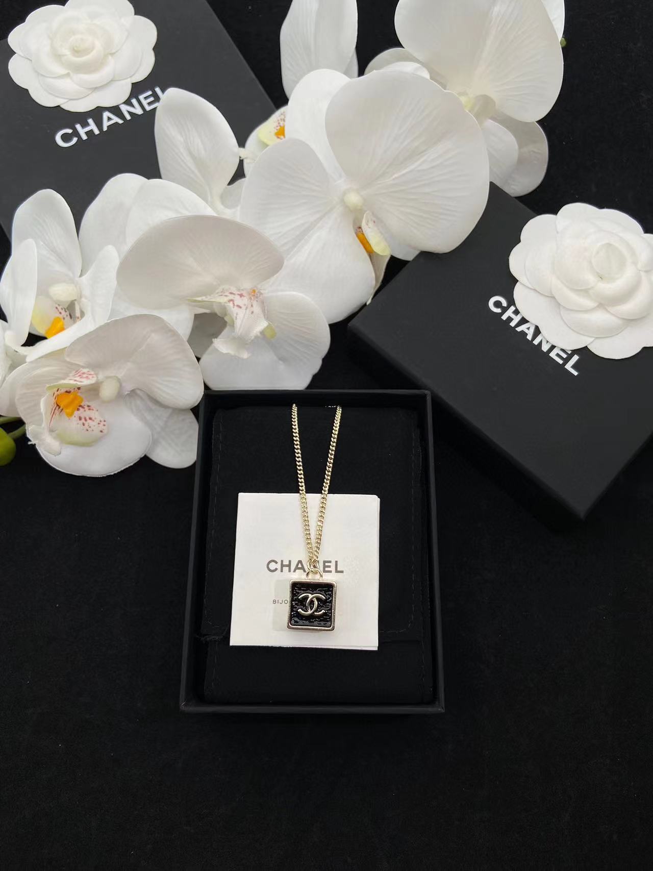 CHANE1 ブラック ゴールド ダブル C スモール スクエア ネックレス 【50％割引+送料無料】
