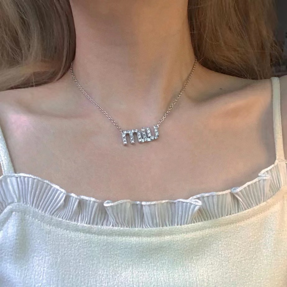 M1UM1U クリスタル ネックレス【50％割引+送料無料】