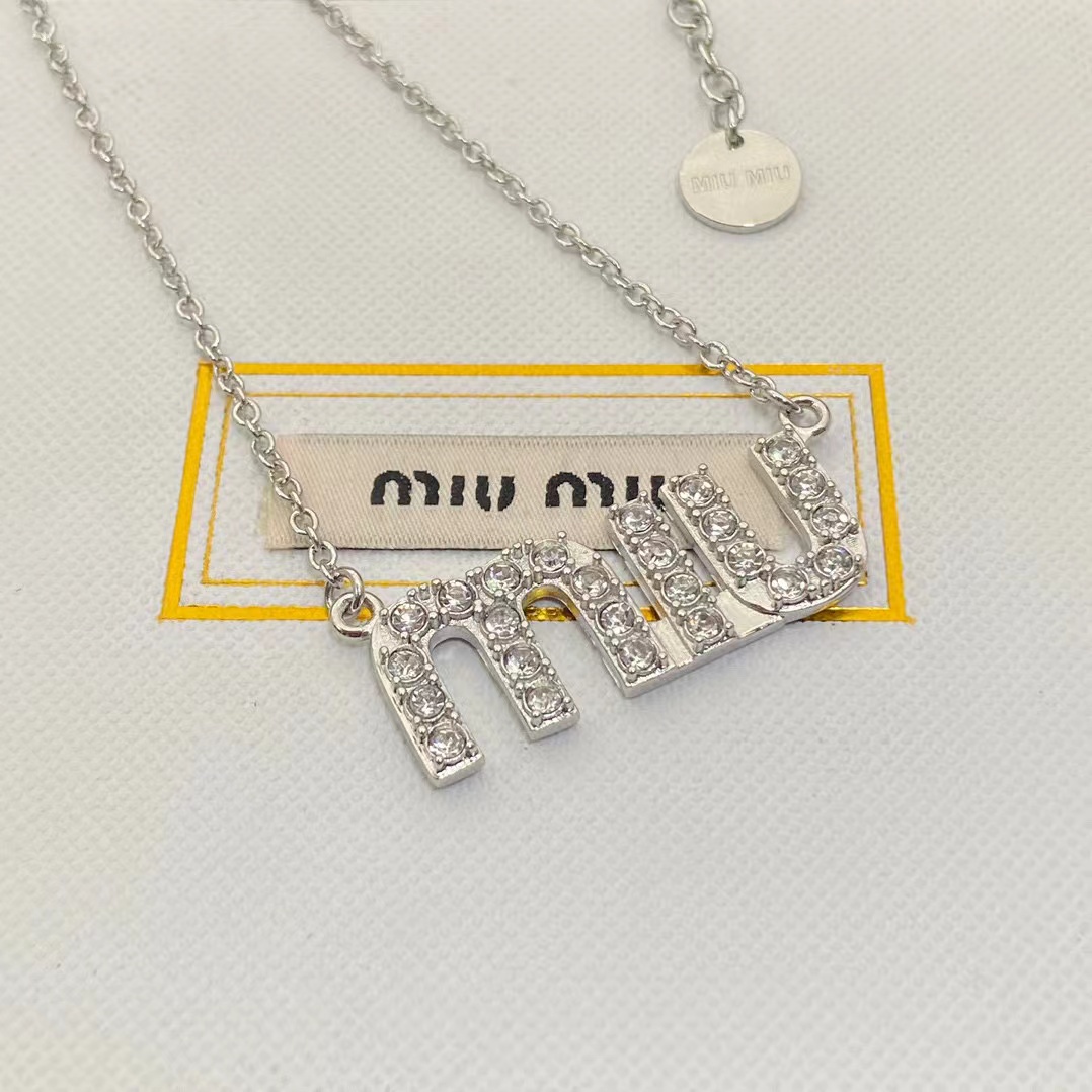 M1UM1U クリスタル ネックレス【50％割引+送料無料】