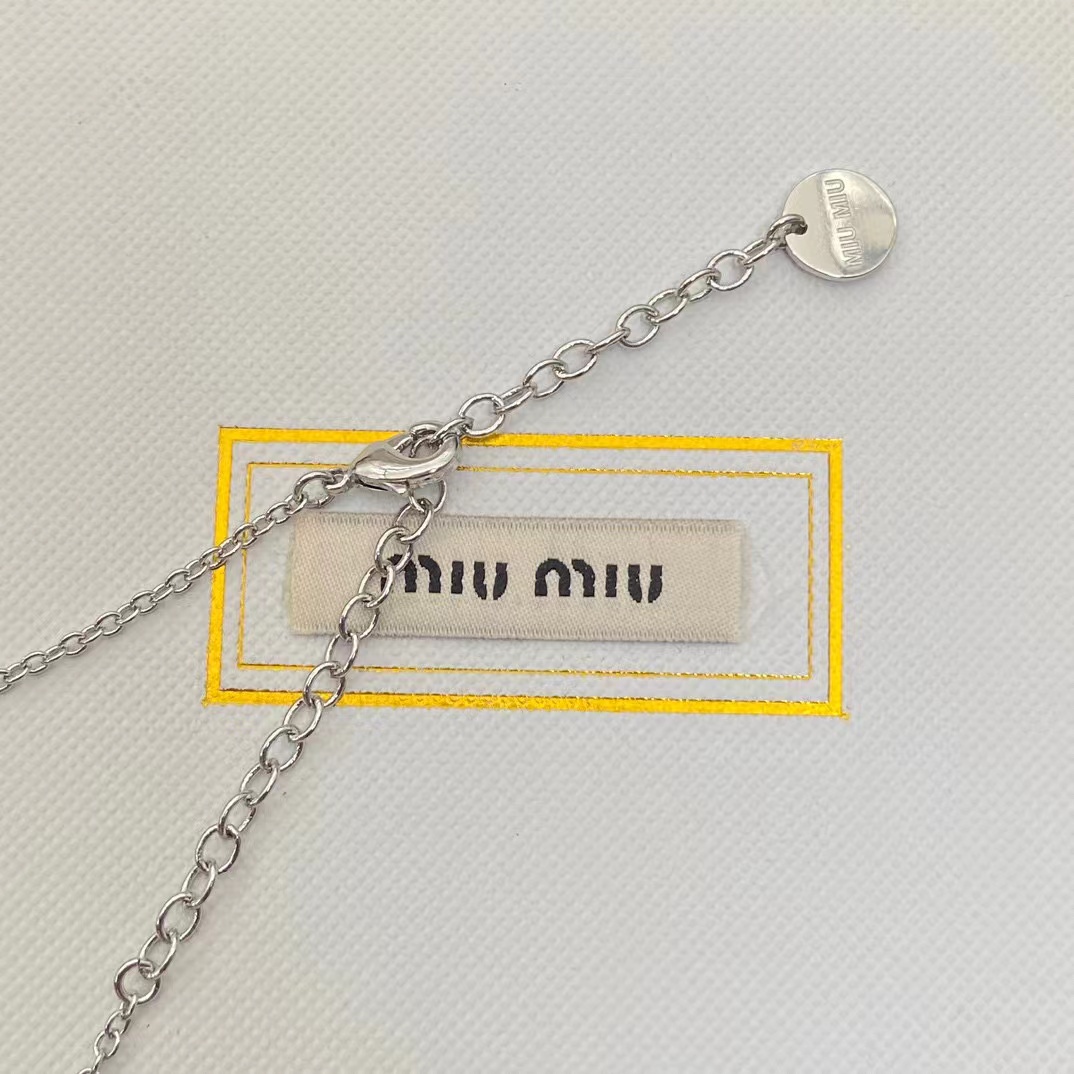 M1UM1U クリスタル ネックレス【50％割引+送料無料】