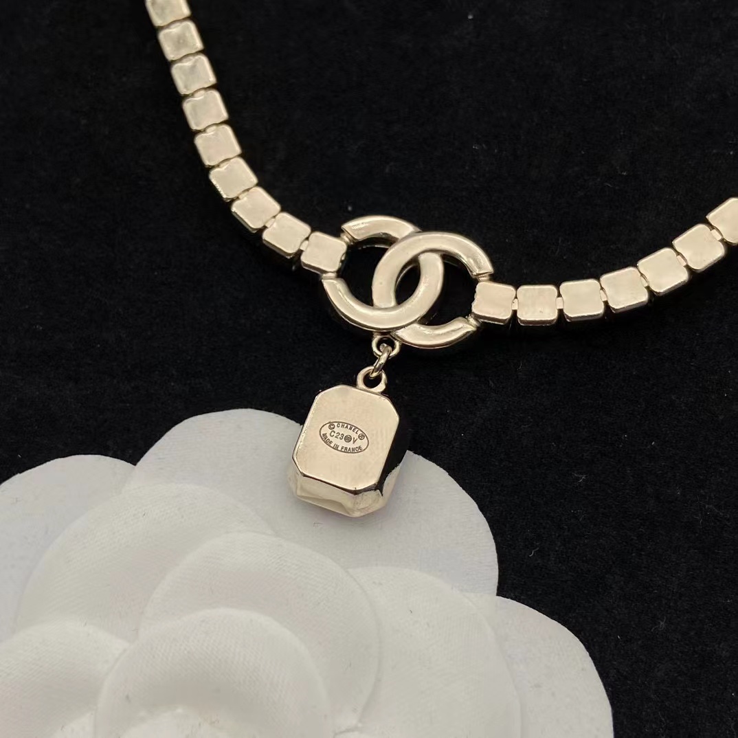 CHANE1 新作 ダブルC クリスタル ネックレス【 50％割引+送料無料】