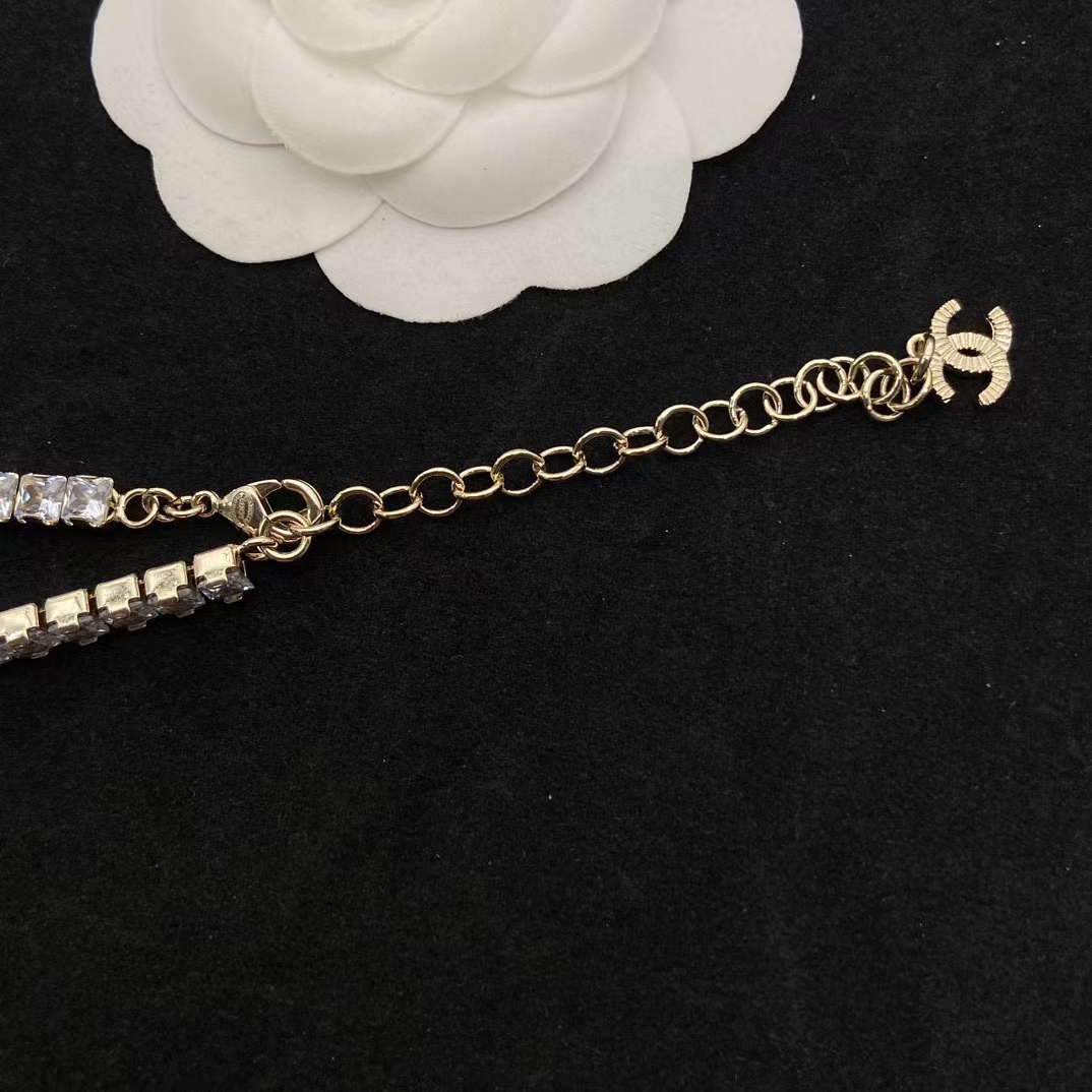 CHANE1 新作 ダブルC クリスタル ネックレス【 50％割引+送料無料】