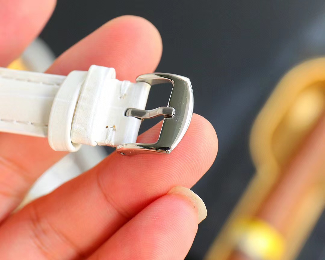 CHANE1 レザー ダイヤモンド ウォッチ【50％割引+送料無料】