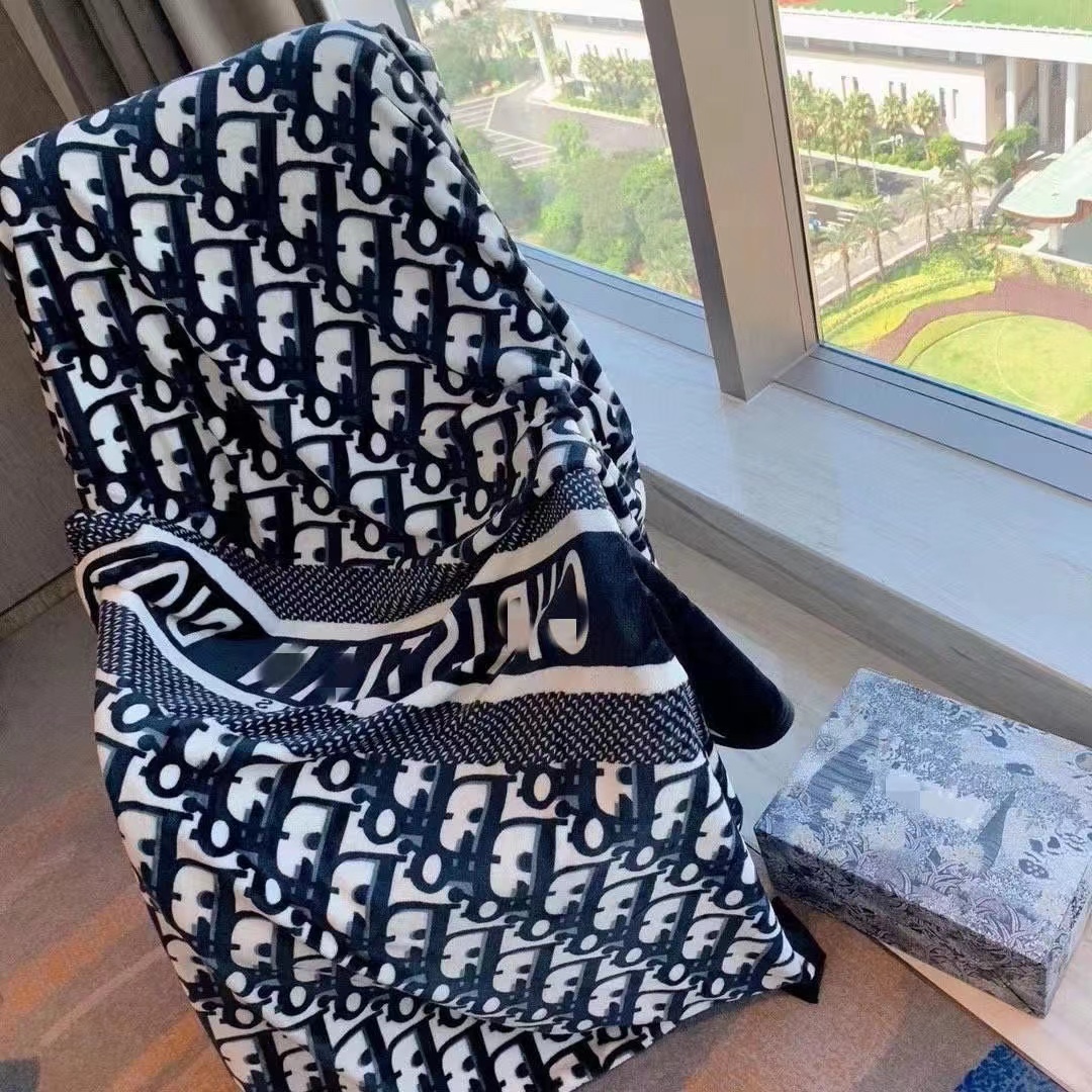 ⭐LV 毛布・エアコン掛け布団【50％割引+送料無料】