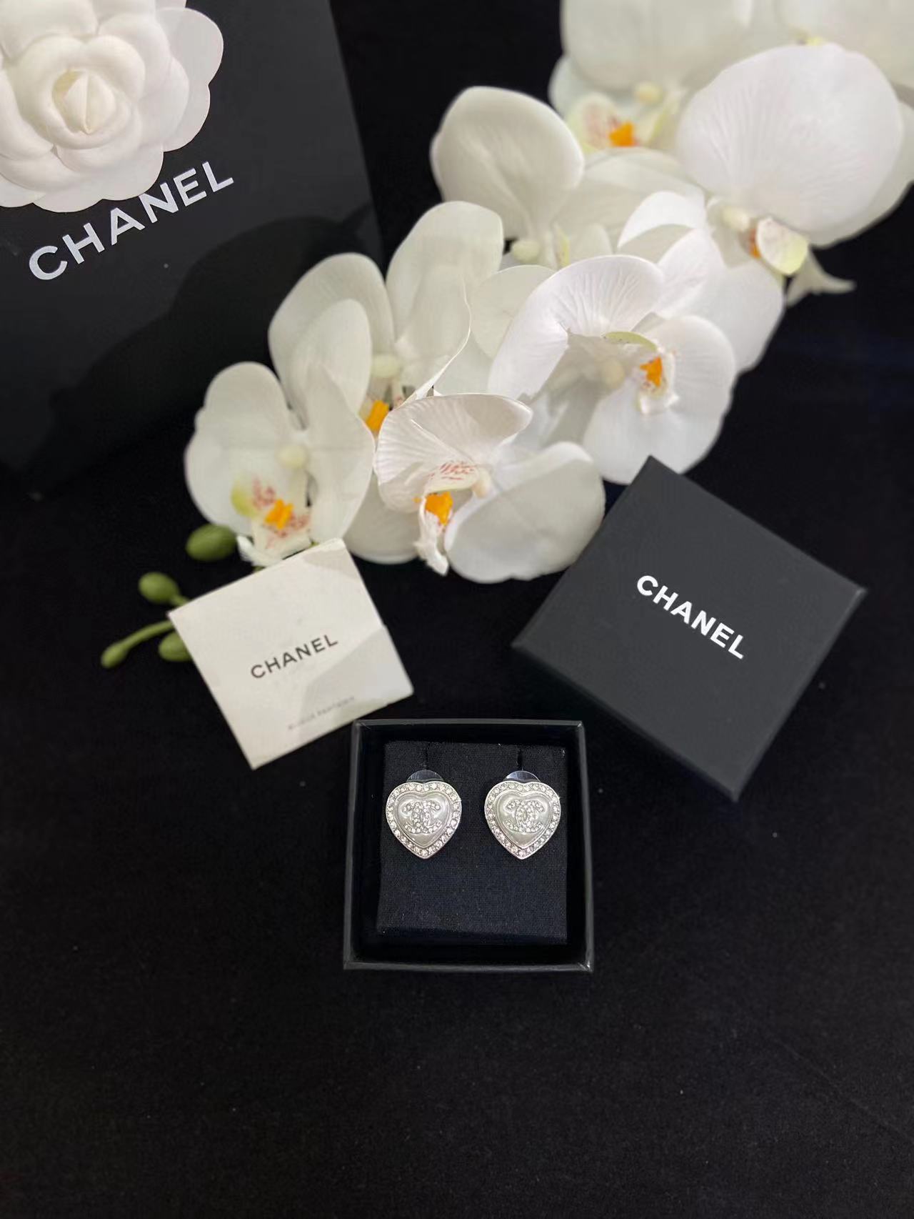 CHANE1 ダイヤモンド付きハート スタッド ピアス【50％割引+送料無料】