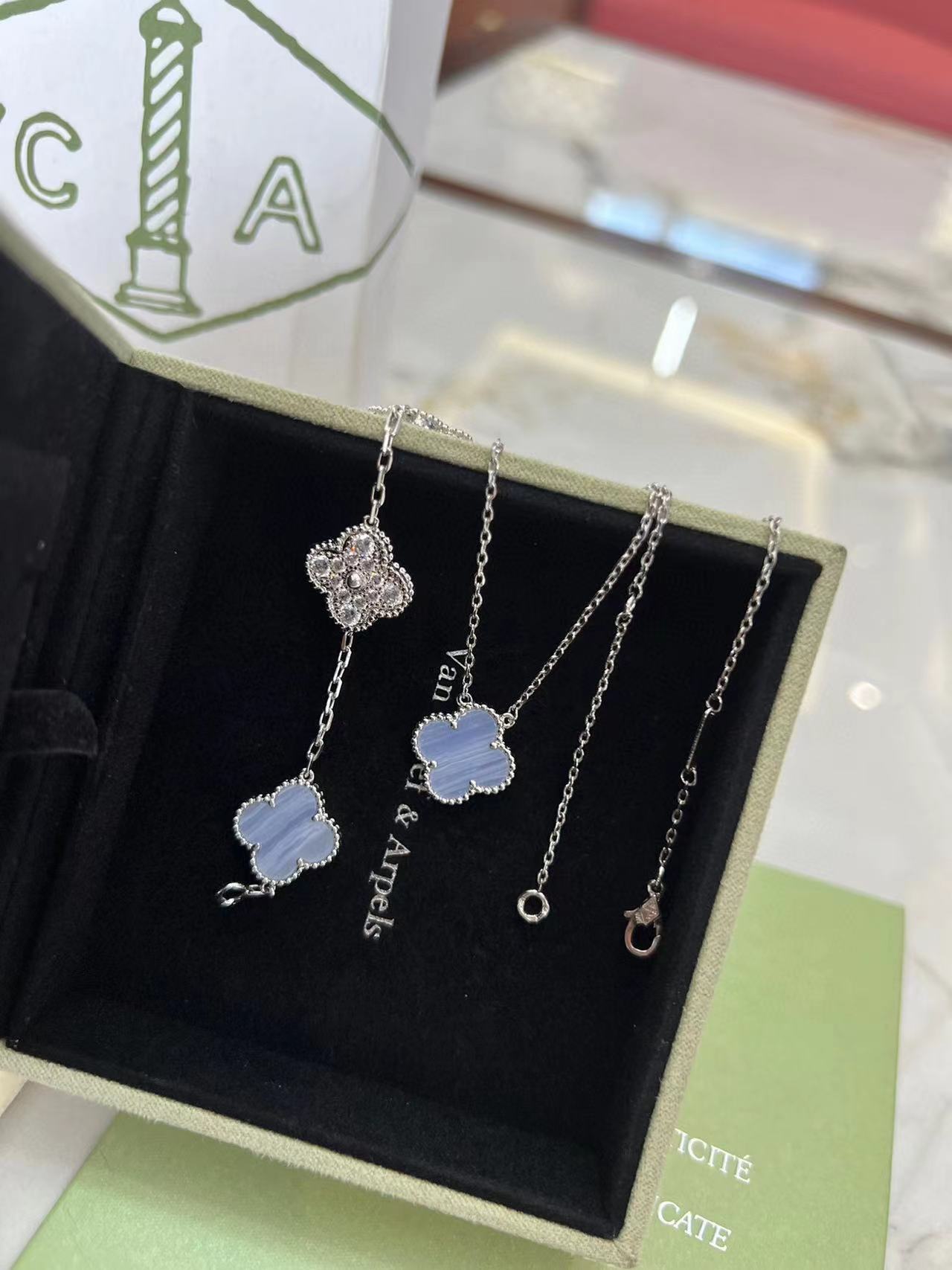 Van c1eef &Arpels四つ葉のクローバー ブレスレット+ネックレス 2点セット【50％割引+送料無料】