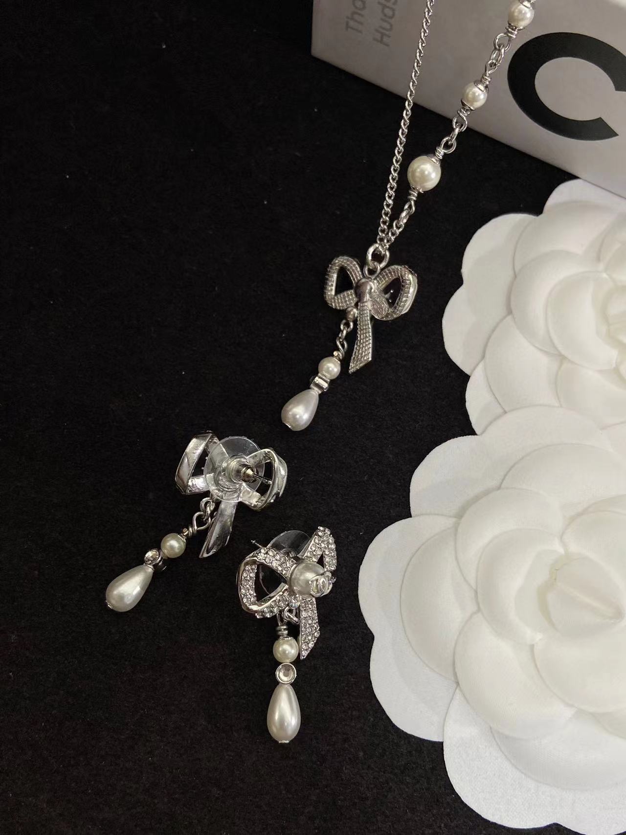 CHANE1 蝶結びパールピアス+ネックレス 2点セット【50％割引+送料無料】