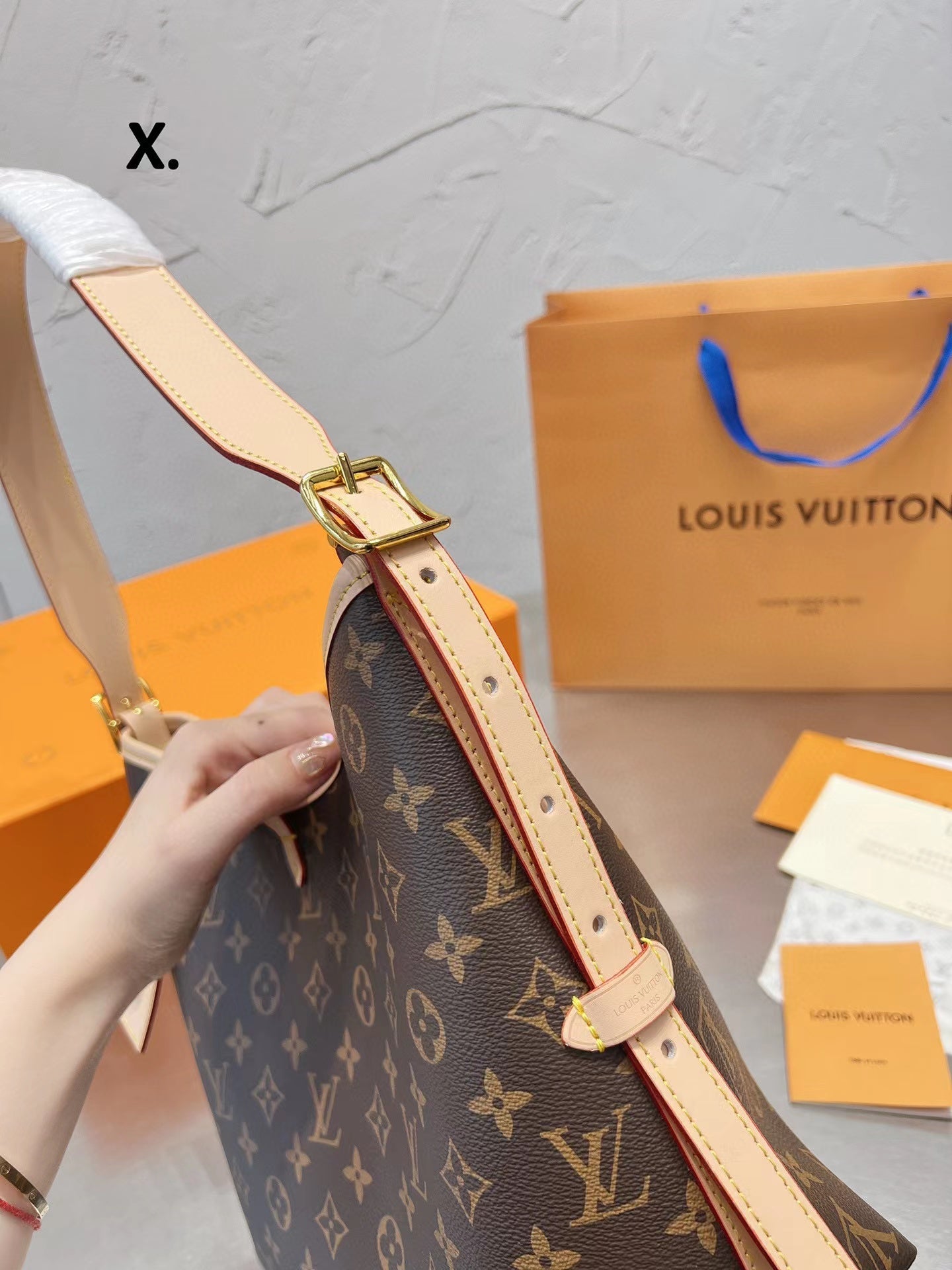 ⭐【LV】Carry all 脇の下バッグ【50％割引+送料無料】