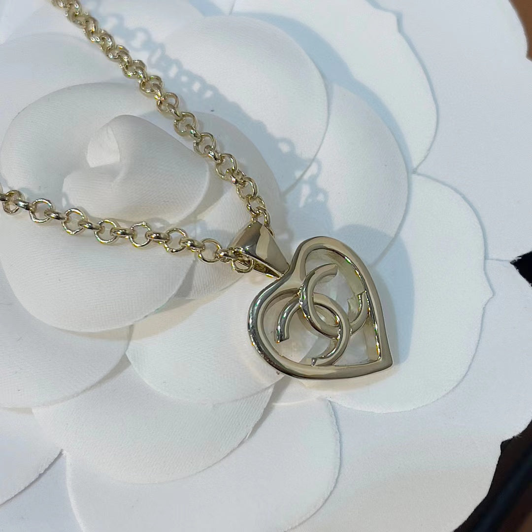 ⭐CHANE1メタルハートカットアウトネックレス【50％割引+送料無料】