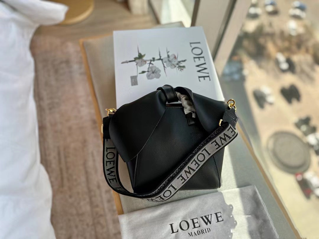 ⭐【L0WEW】レザーハンモックバッグ28*20*20cm【50％割引+送料無料】