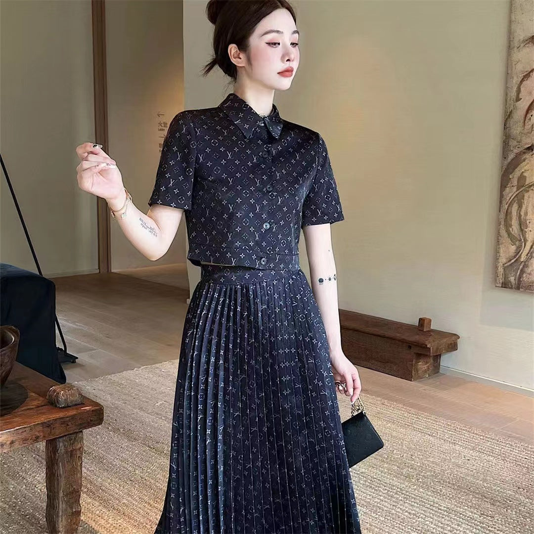 【LV】春先新作ショートシャツ＋プリーツスカートのツーピースセット【50％割引+送料無料】