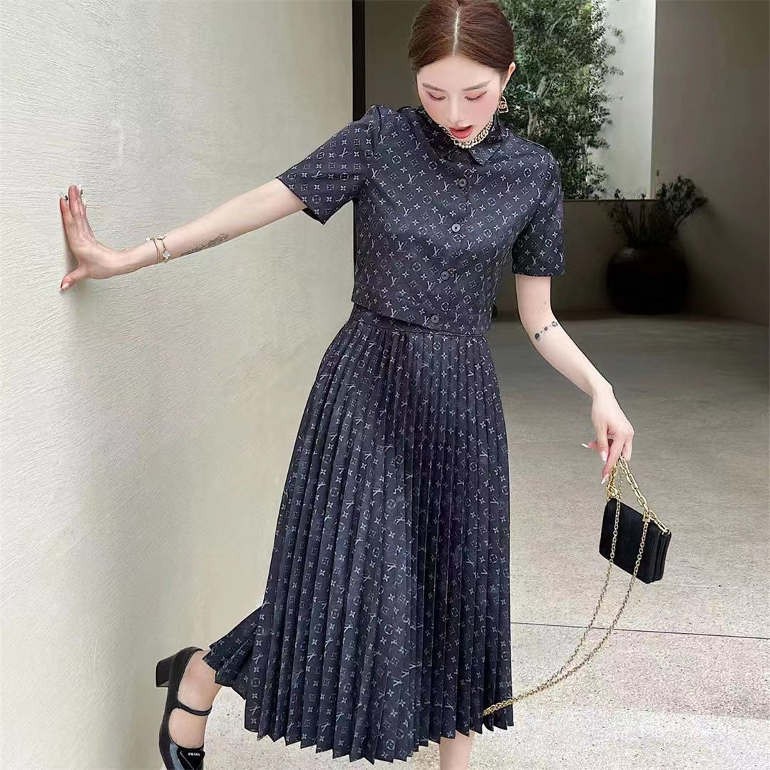 【LV】春先新作ショートシャツ＋プリーツスカートのツーピースセット【50％割引+送料無料】