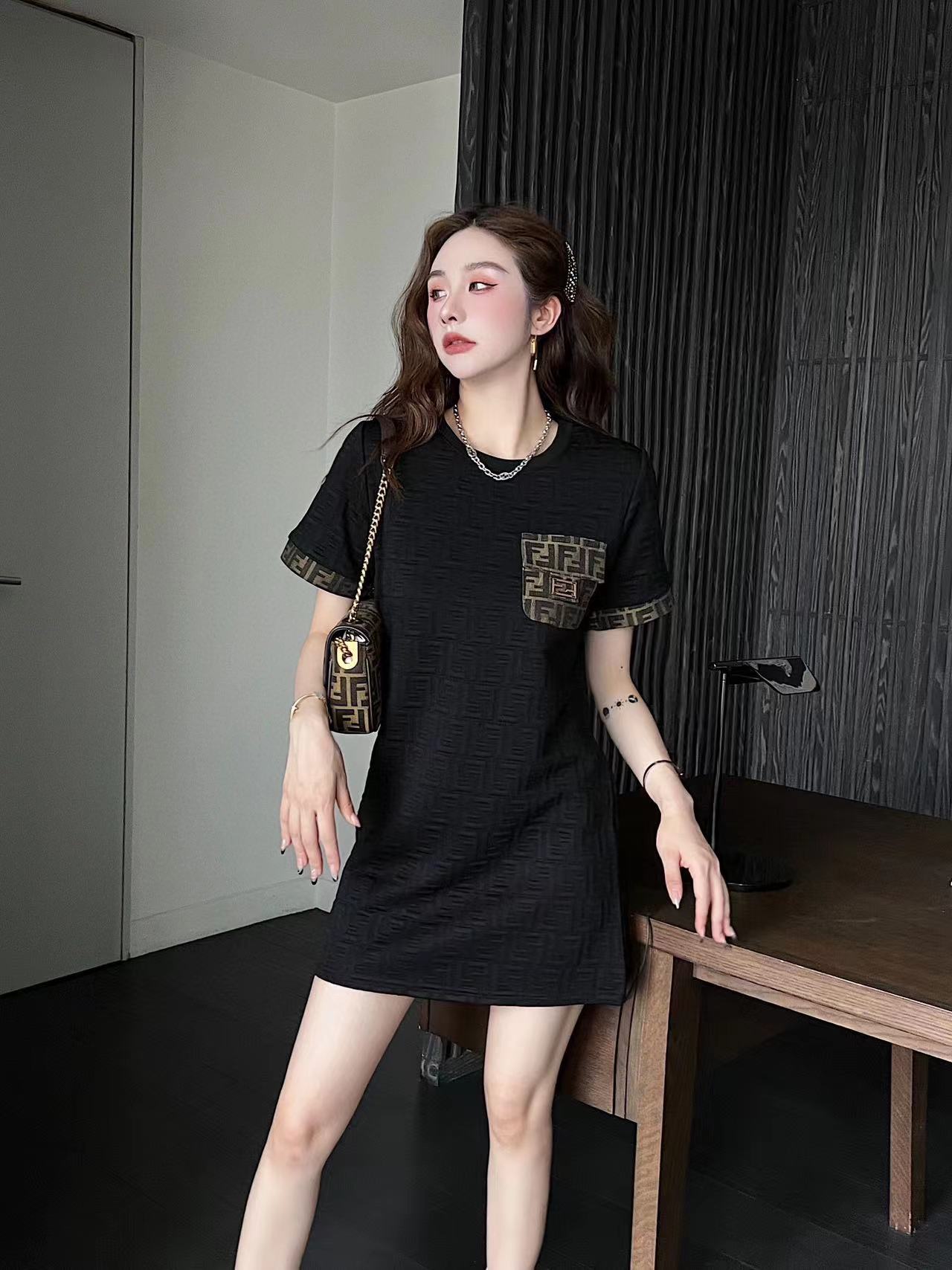 ⭐FEND1 ジャガードレタースリーブパネルドレス【50％割引+送料無料】