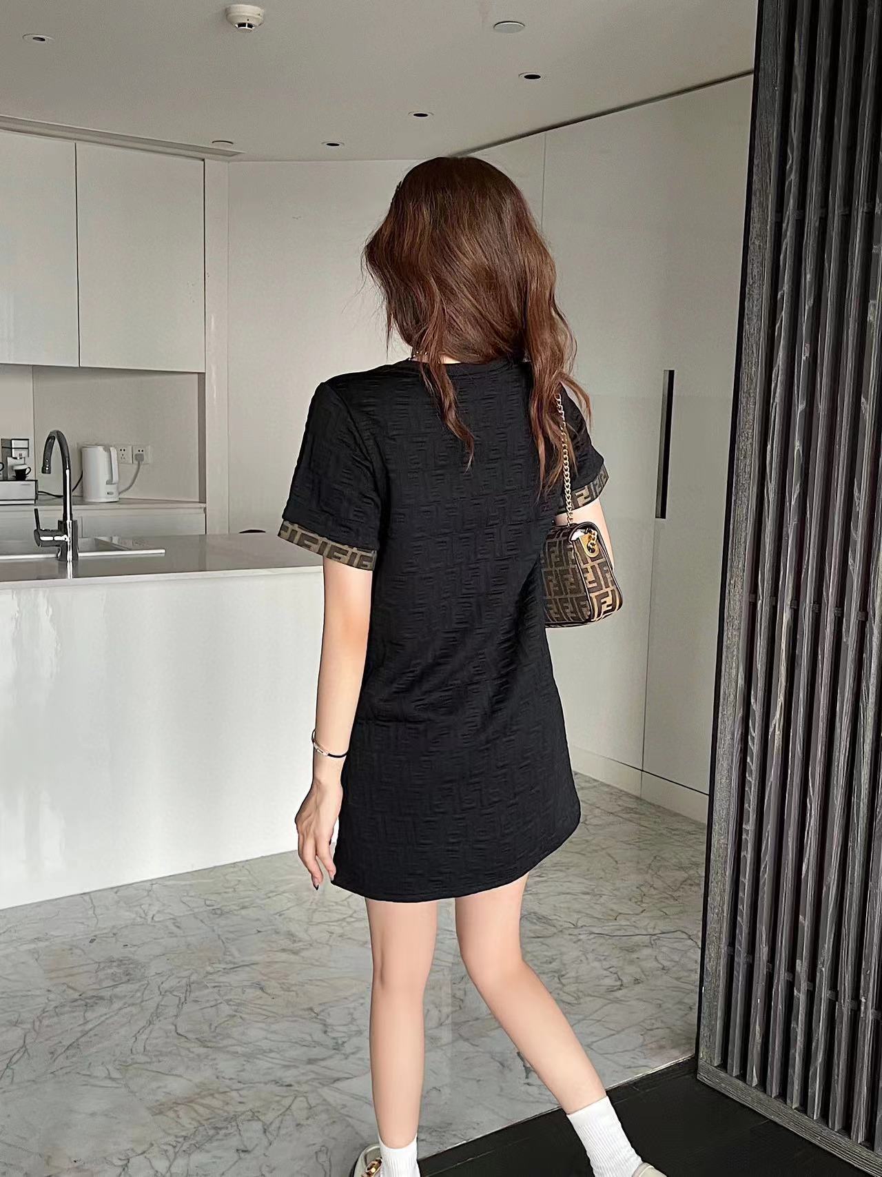 ⭐FEND1 ジャガードレタースリーブパネルドレス【50％割引+送料無料】