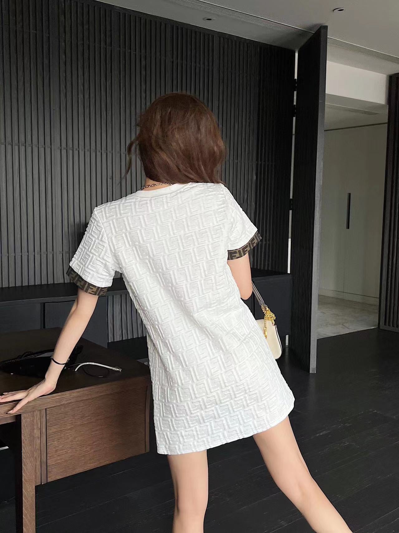 ⭐FEND1 ジャガードレタースリーブパネルドレス【50％割引+送料無料】