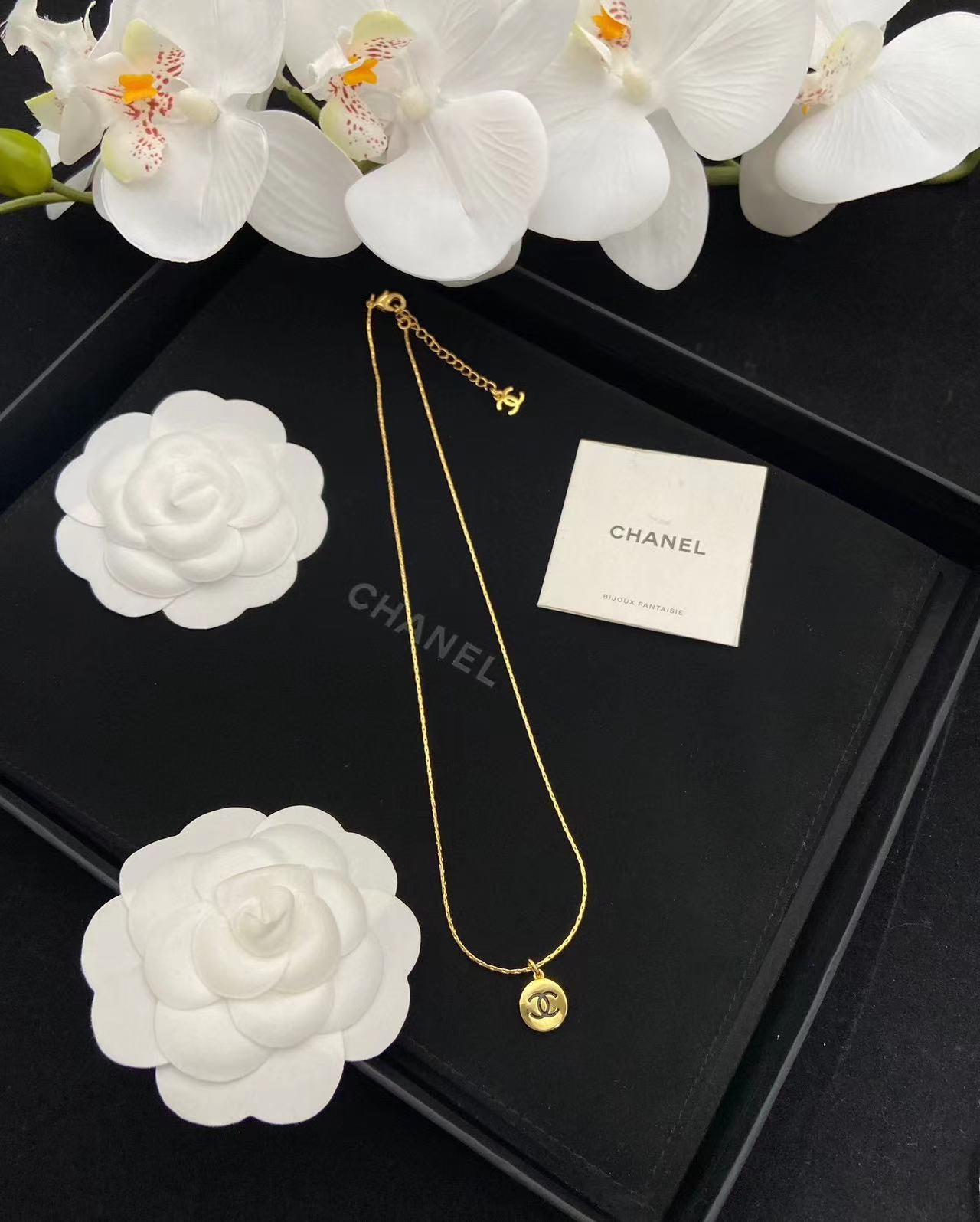 CHANE1 vintageゴールドエンドウのネックレス 【50％割引+送料無】