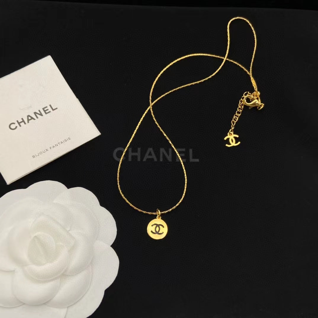 CHANE1 vintageゴールドエンドウのネックレス 【50％割引+送料無】