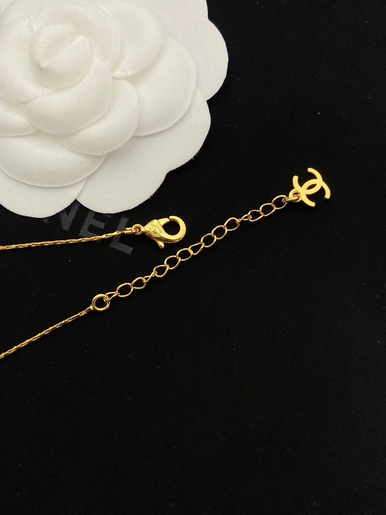 CHANE1 vintageゴールドエンドウのネックレス 【50％割引+送料無】