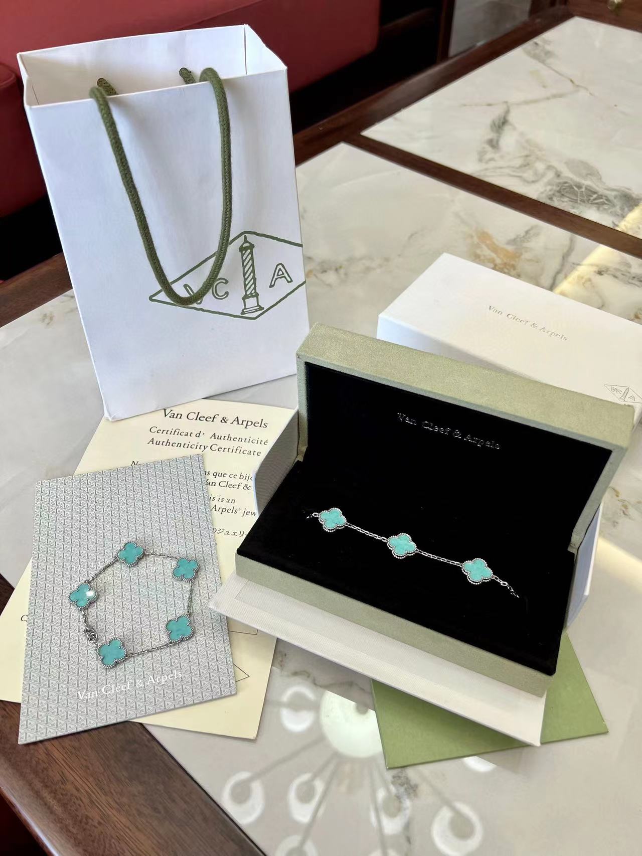 Van c1eef & Arpels ファイブ フラワーズ グリーン ブレスレット【50％割引+送料無料】