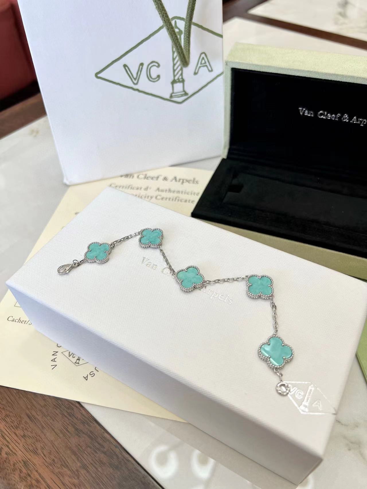 Van c1eef & Arpels ファイブ フラワーズ グリーン ブレスレット【50％割引+送料無料】