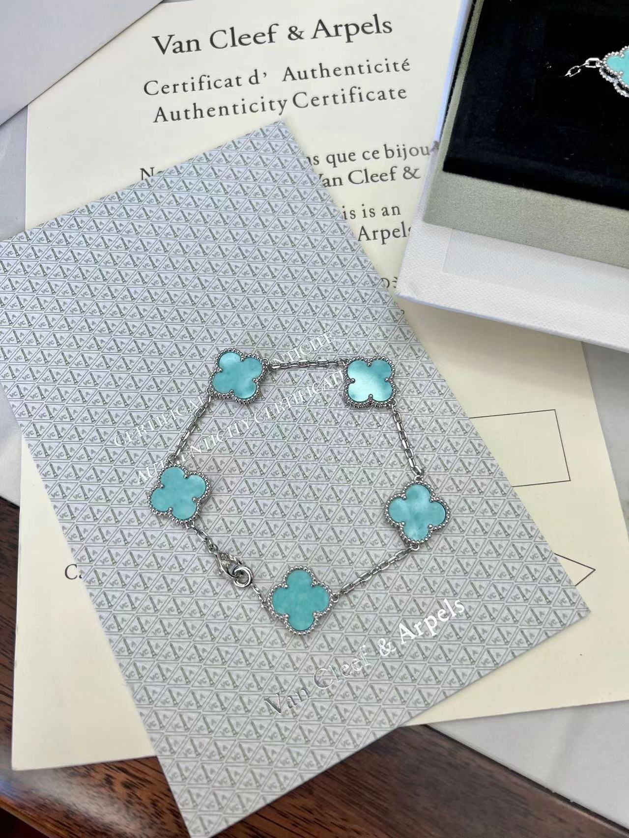 Van c1eef & Arpels ファイブ フラワーズ グリーン ブレスレット【50％割引+送料無料】