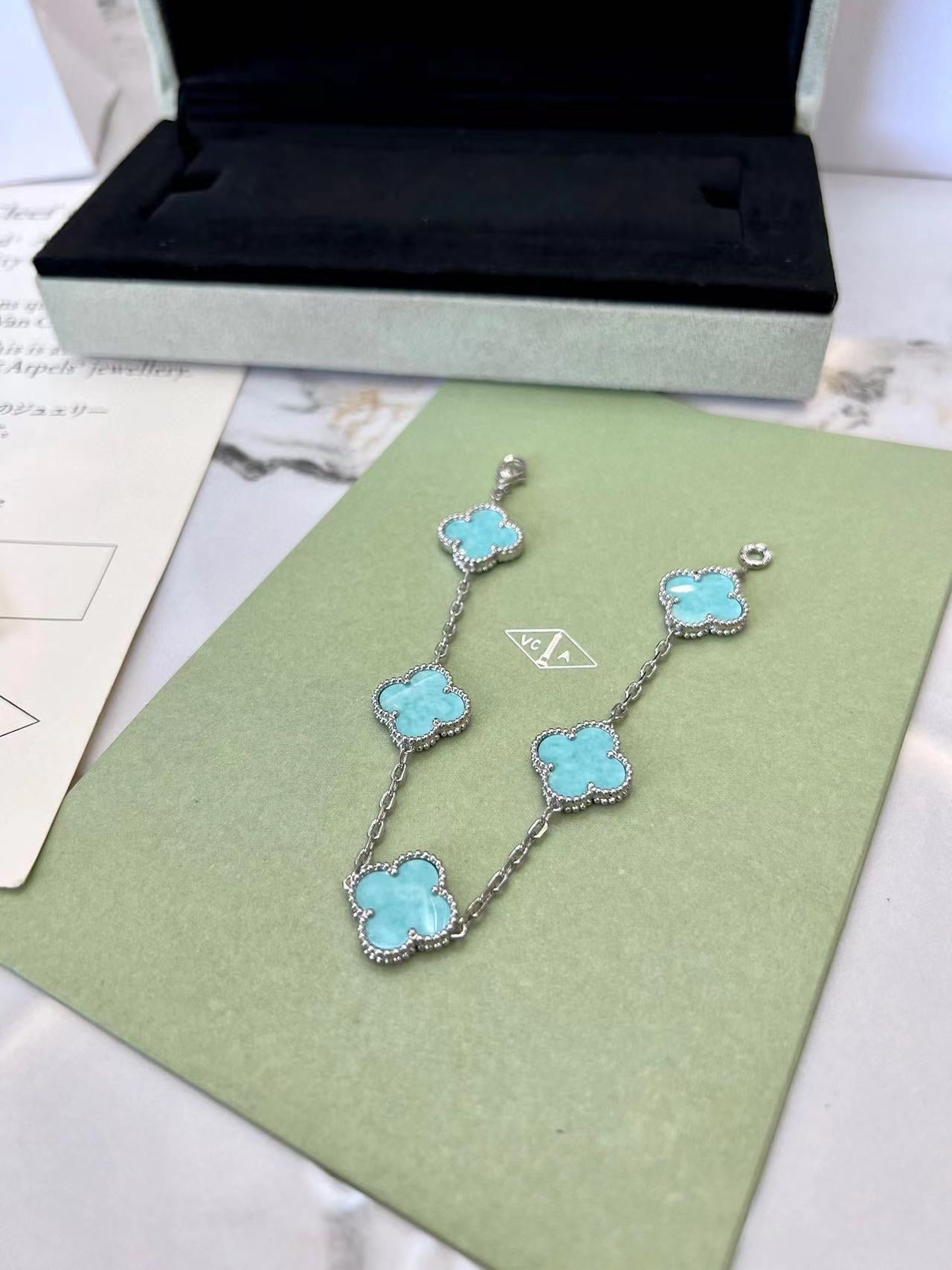 Van c1eef & Arpels ファイブ フラワーズ グリーン ブレスレット【50％割引+送料無料】