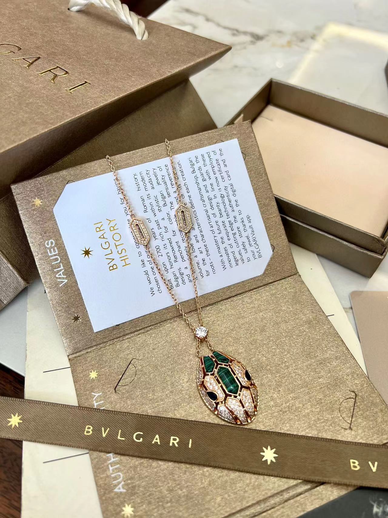 BVLGAR1 スネークヘッド ダイヤモンド ネックレス【50％割引+送料無料】