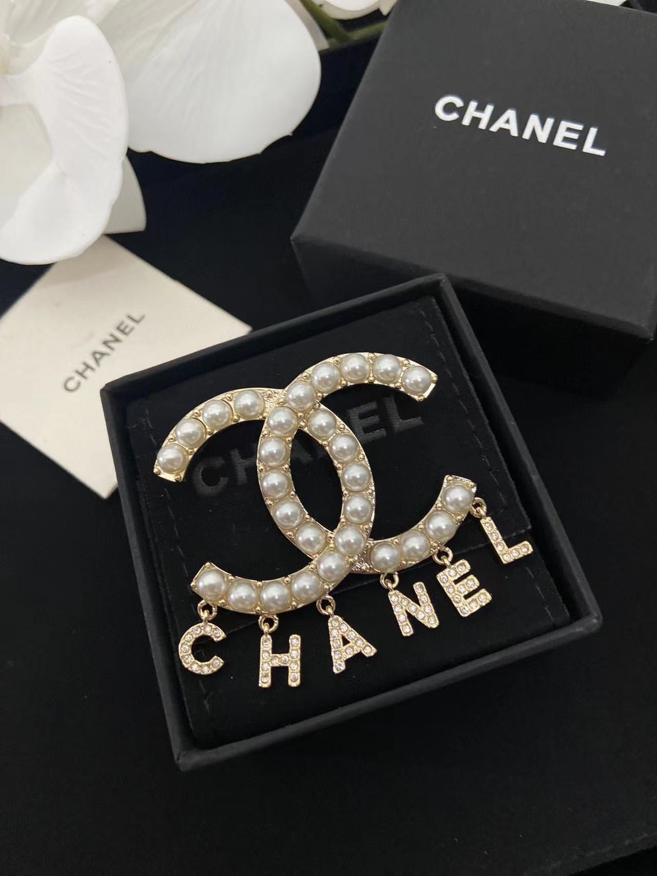 CHANE1 CC パールタッセルブローチ【50％割引+送料無料】